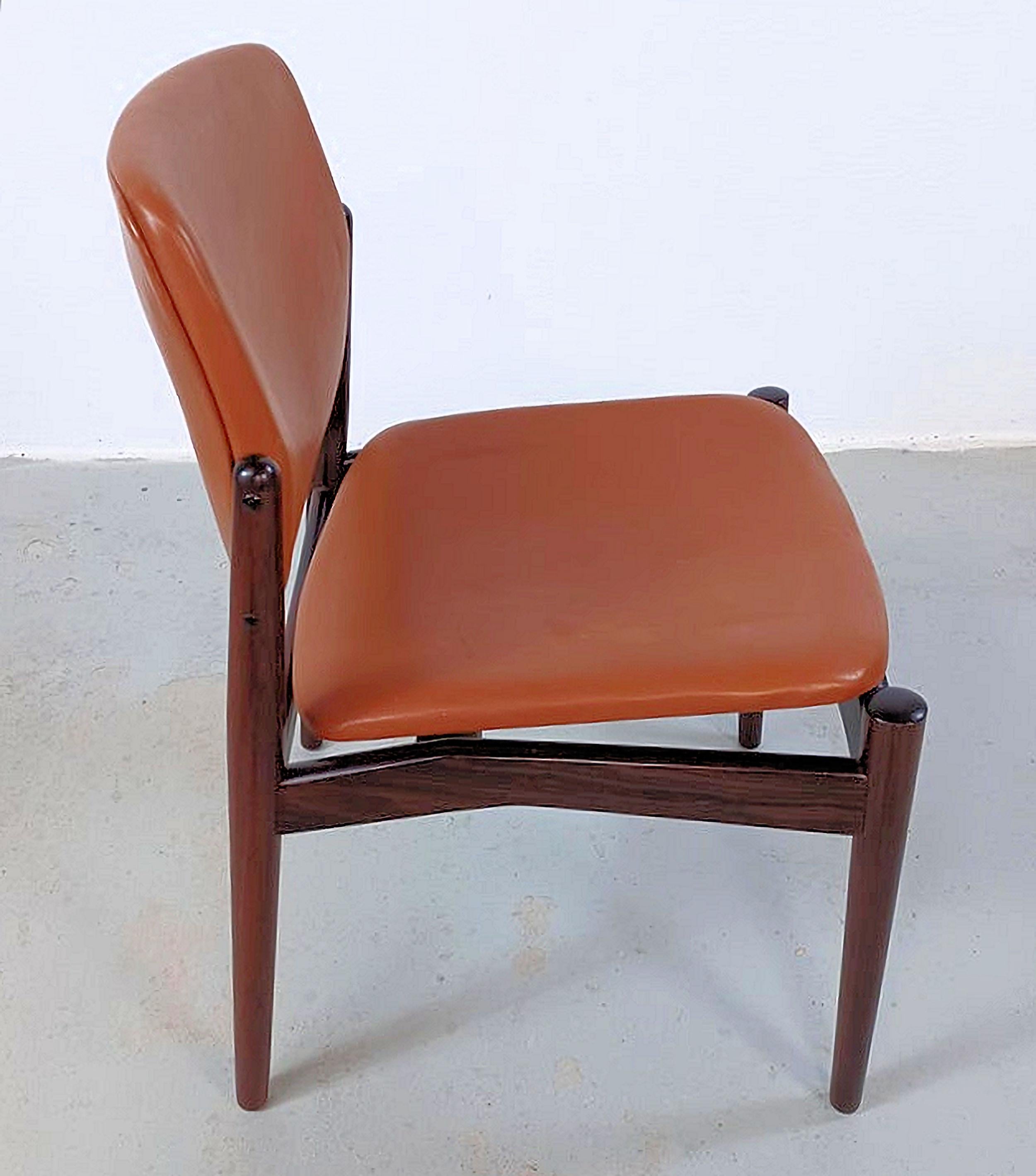 Cuatro restaurados Erik Buch  Sillas de comedor de palisandro con tapicería personalizada en venta 2