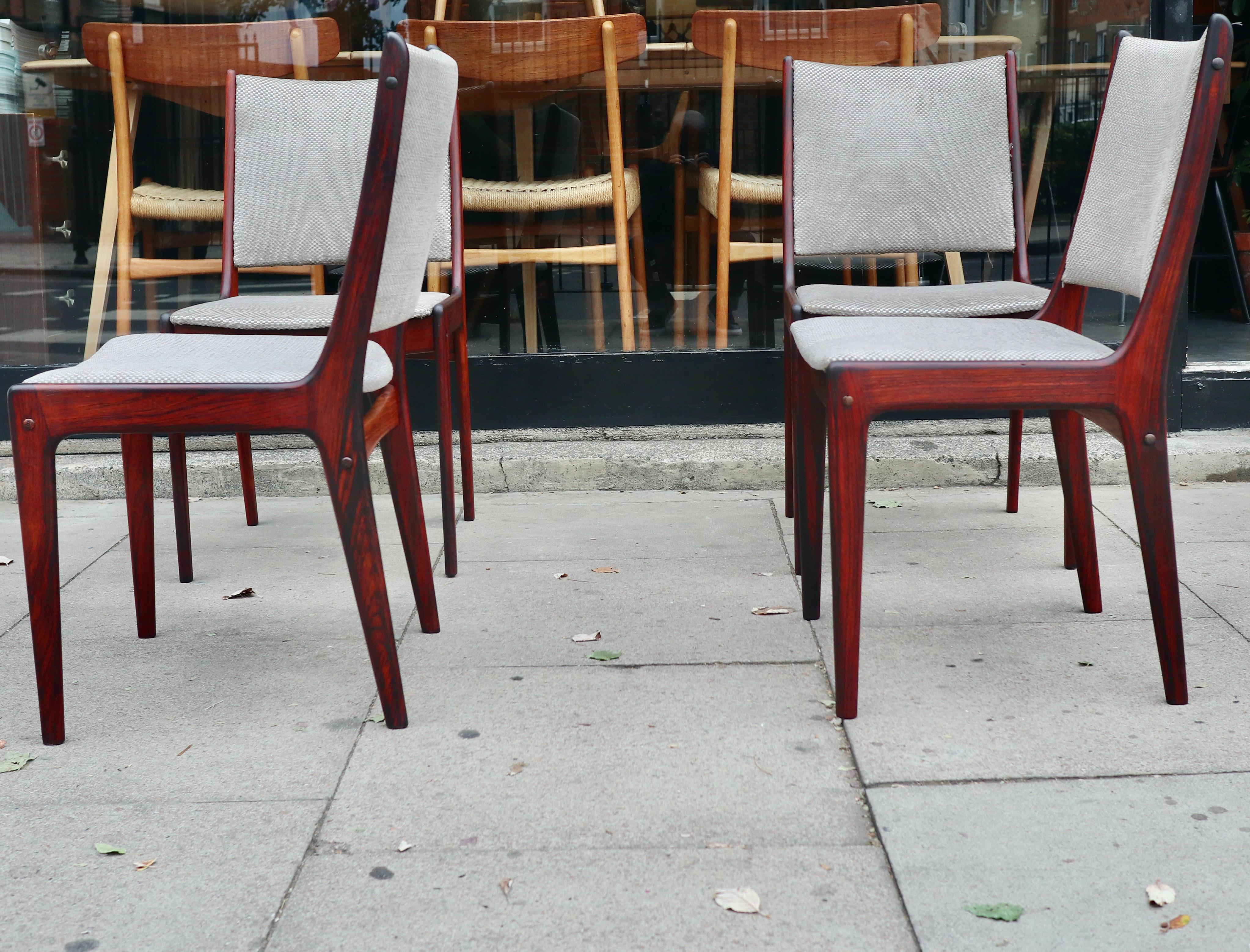 Mid-Century Modern Four rosewood dining Chairs by Johannes Andersen for Uldum Møbelfabrik 1960s For Sale