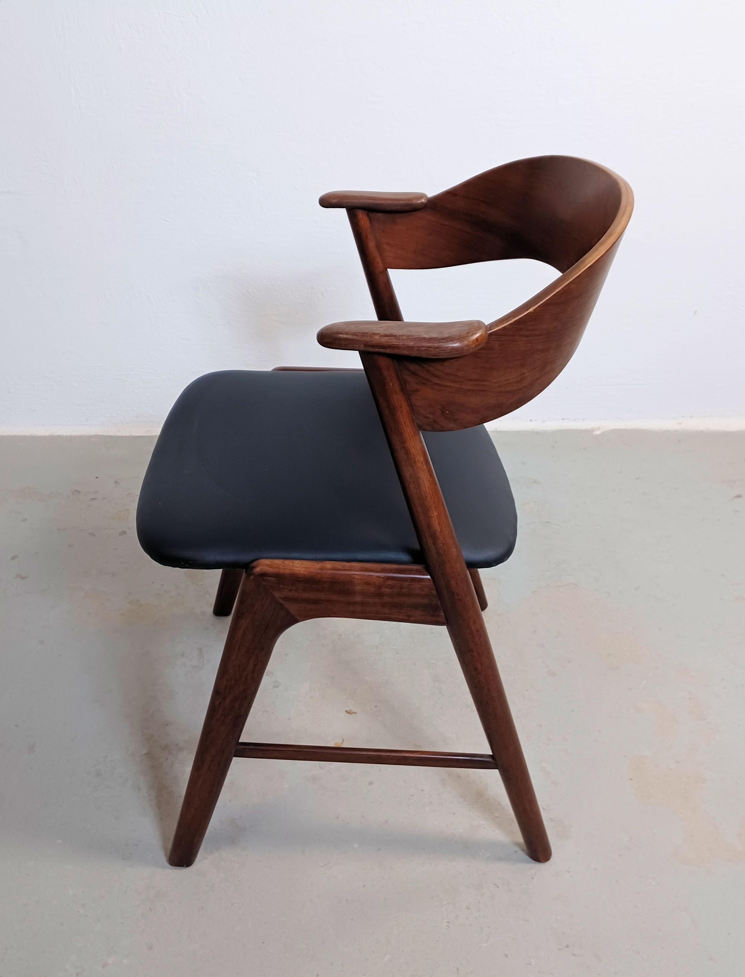 Scandinavian Modern Four Rosewood Dining Chairs in Excellent Condition with Customizable Upholstery For Sale