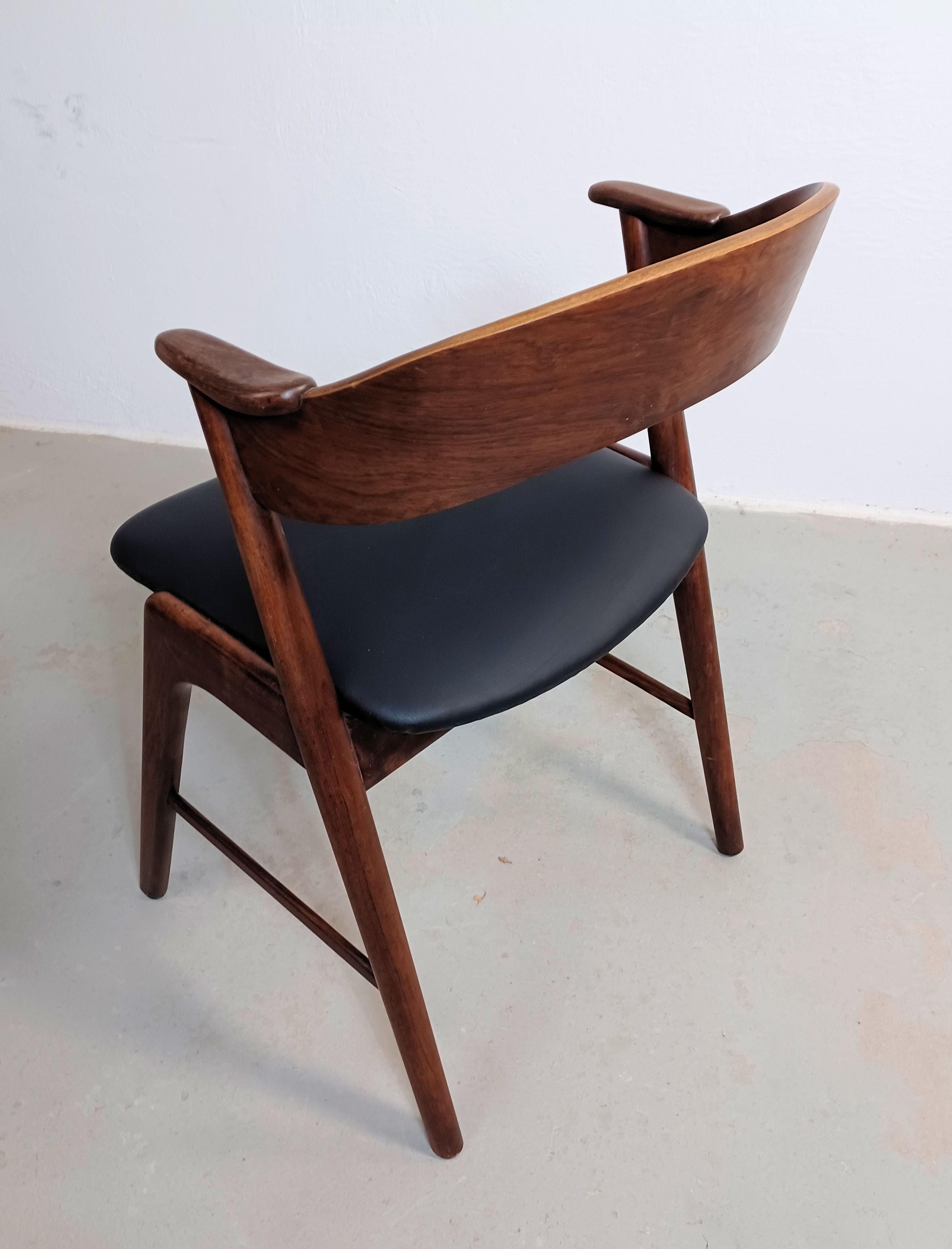 Danish Four Rosewood Dining Chairs in Excellent Condition with Customizable Upholstery For Sale