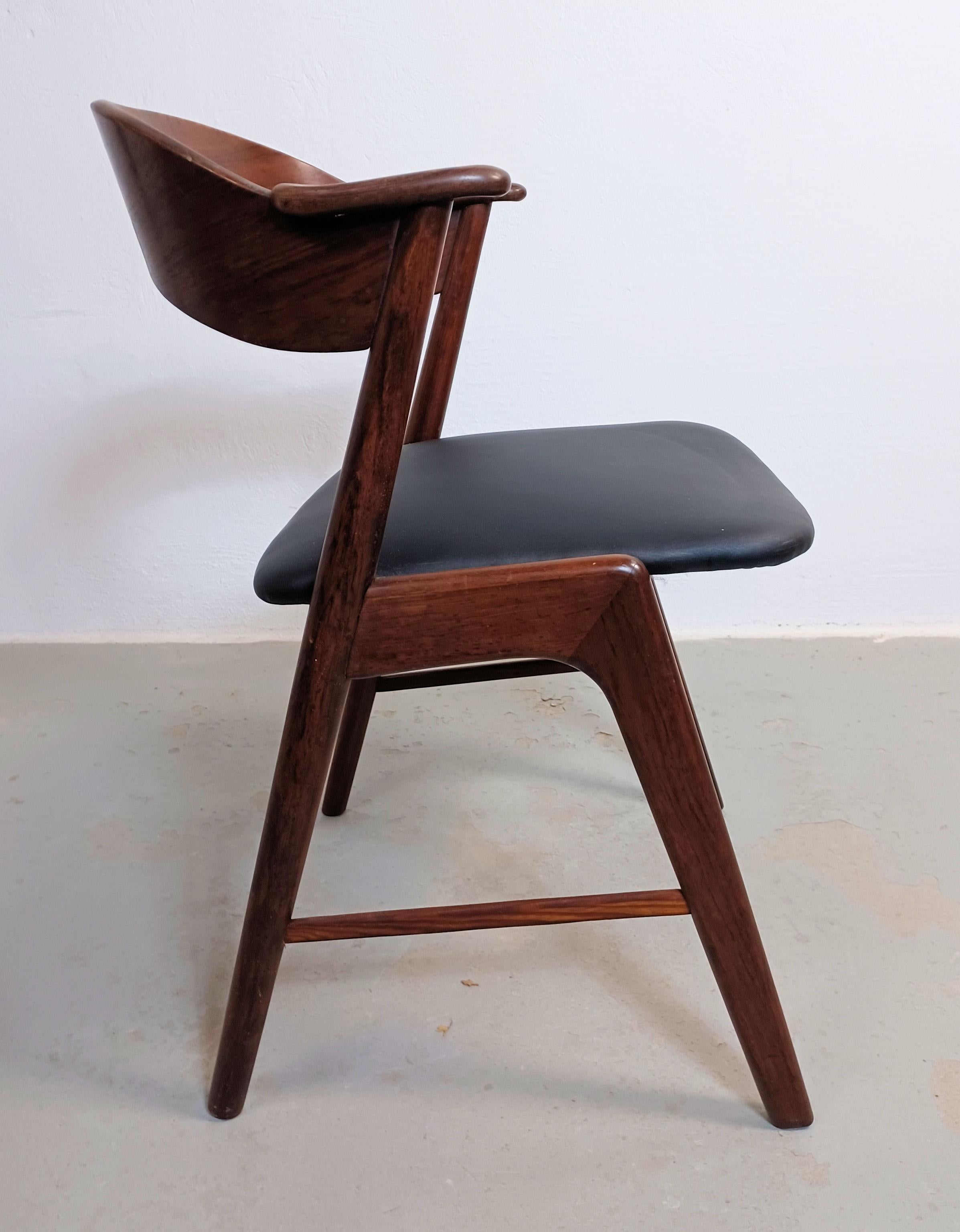 Four Rosewood Dining Chairs in Excellent Condition with Customizable Upholstery For Sale 2