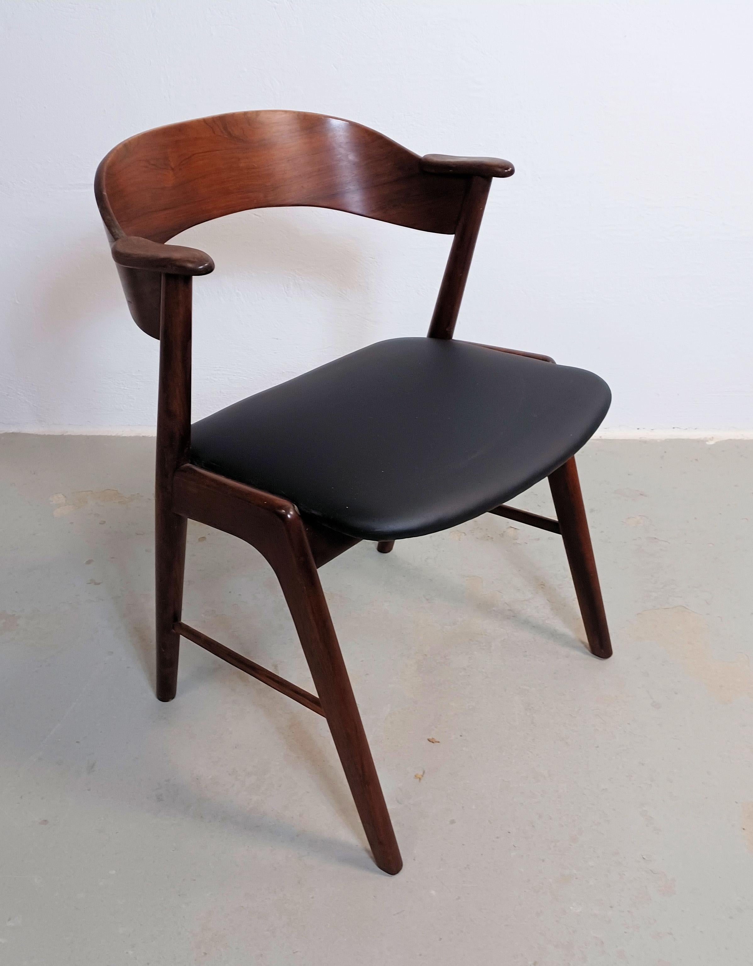 Four Rosewood Dining Chairs in Excellent Condition with Customizable Upholstery For Sale 3