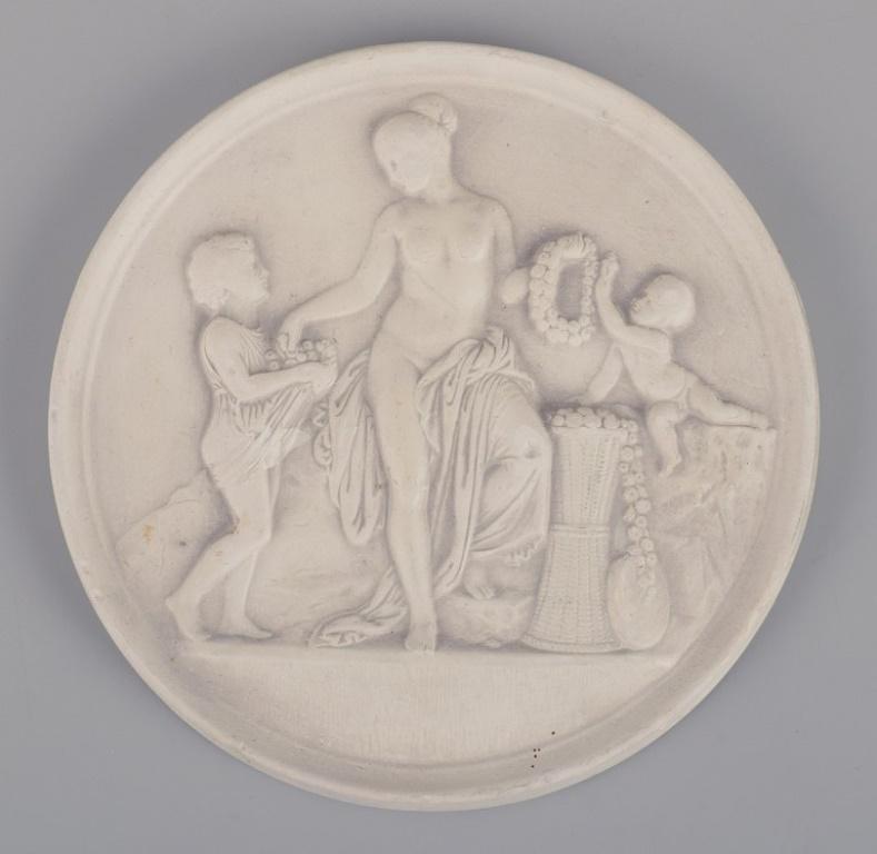 Four round wall reliefs in plaster. Ca 1900 In Good Condition For Sale In Copenhagen, DK