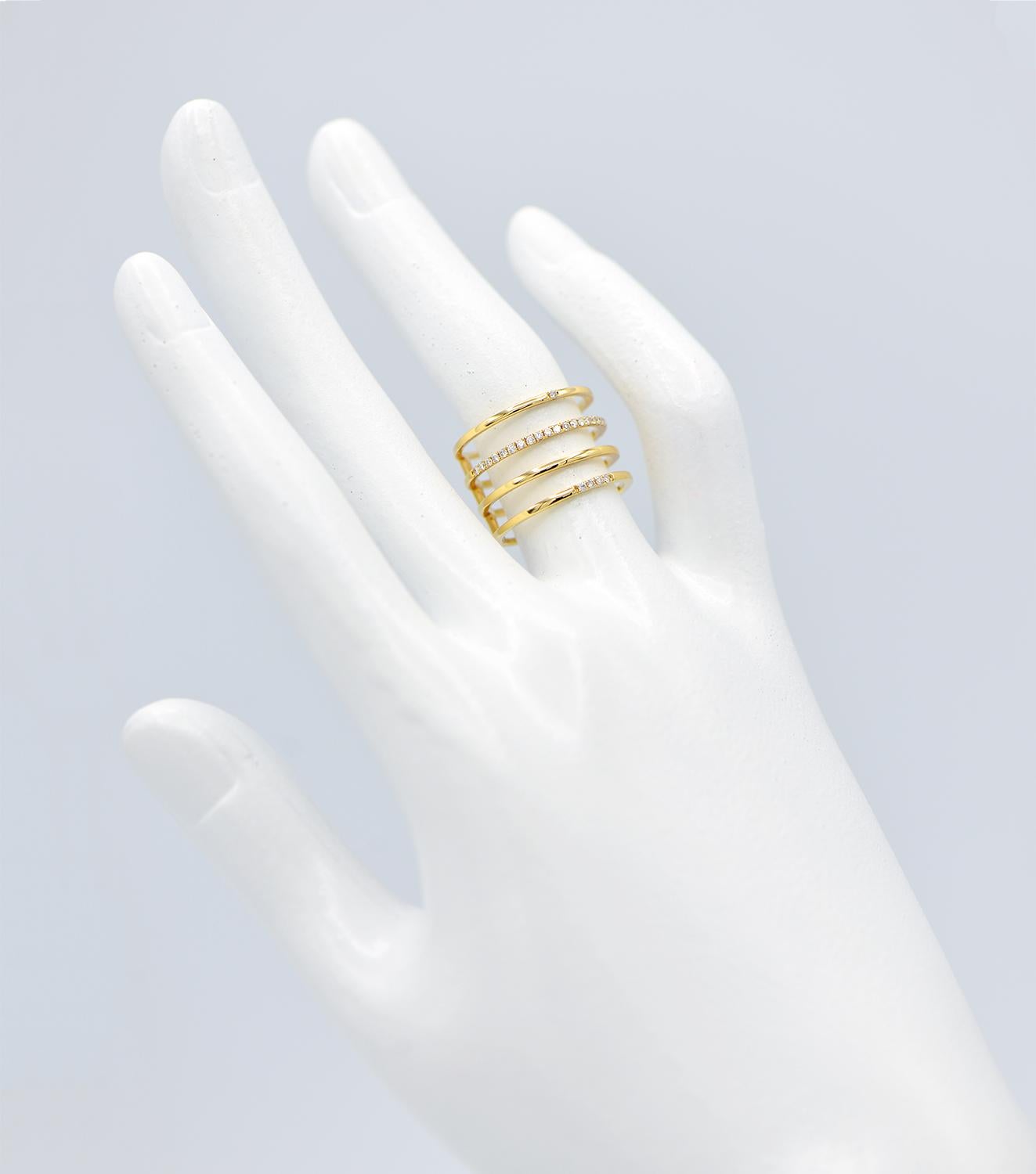 Taille ronde Bague à la mode à quatre rangées de diamants en or jaune en vente
