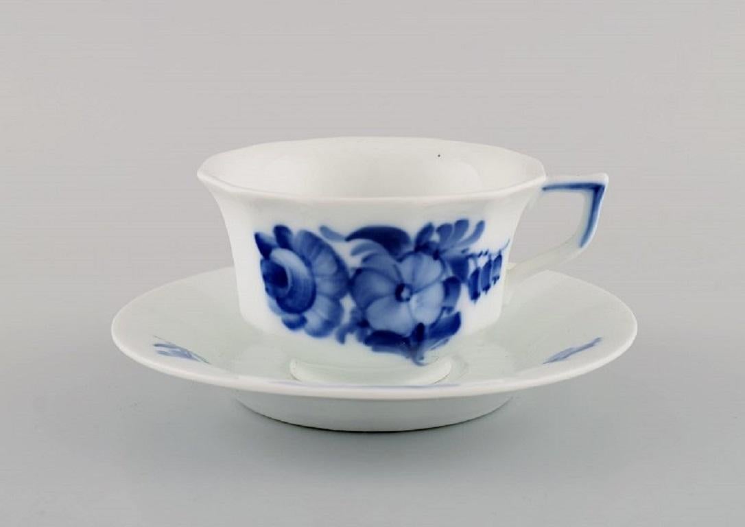 Four Royal Copenhagen Blue Flower Angular coffee cups with saucers and creamer. 1960s.
The cup measures: 9 x 5.5 cm.
Saucer diameter: 14 cm.
Cream jug measures: 11.5 x 9 cm.
In excellent condition.
Stamped.
1st factory quality.