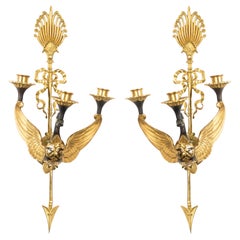 Quatre appliques murales de style néoclassique russe en bronze et bronze en forme de cygne