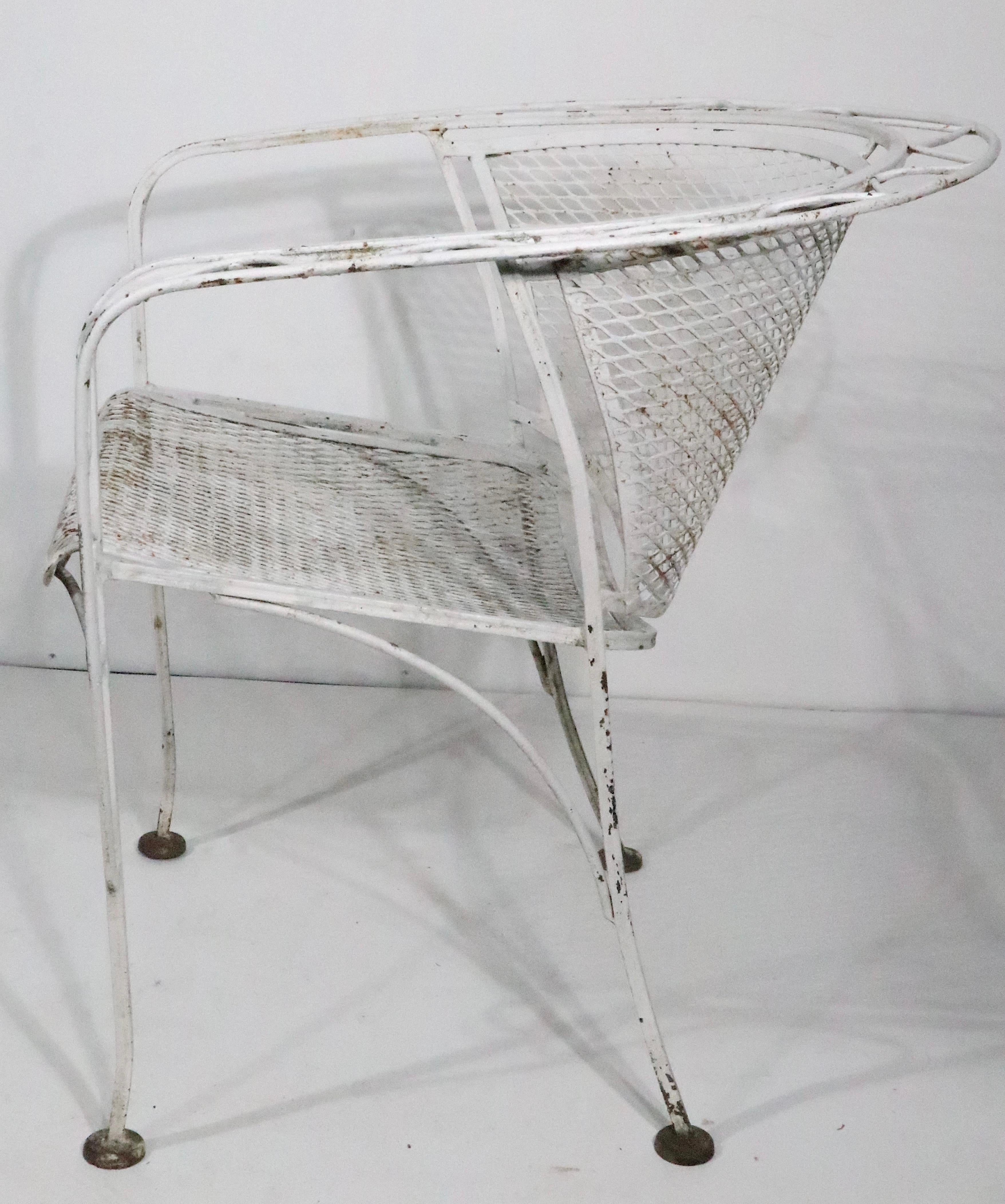 Four Salterini Zig Zag Pattern Wrought Iron Garden Patio Poolside Chairs In Good Condition For Sale In New York, NY