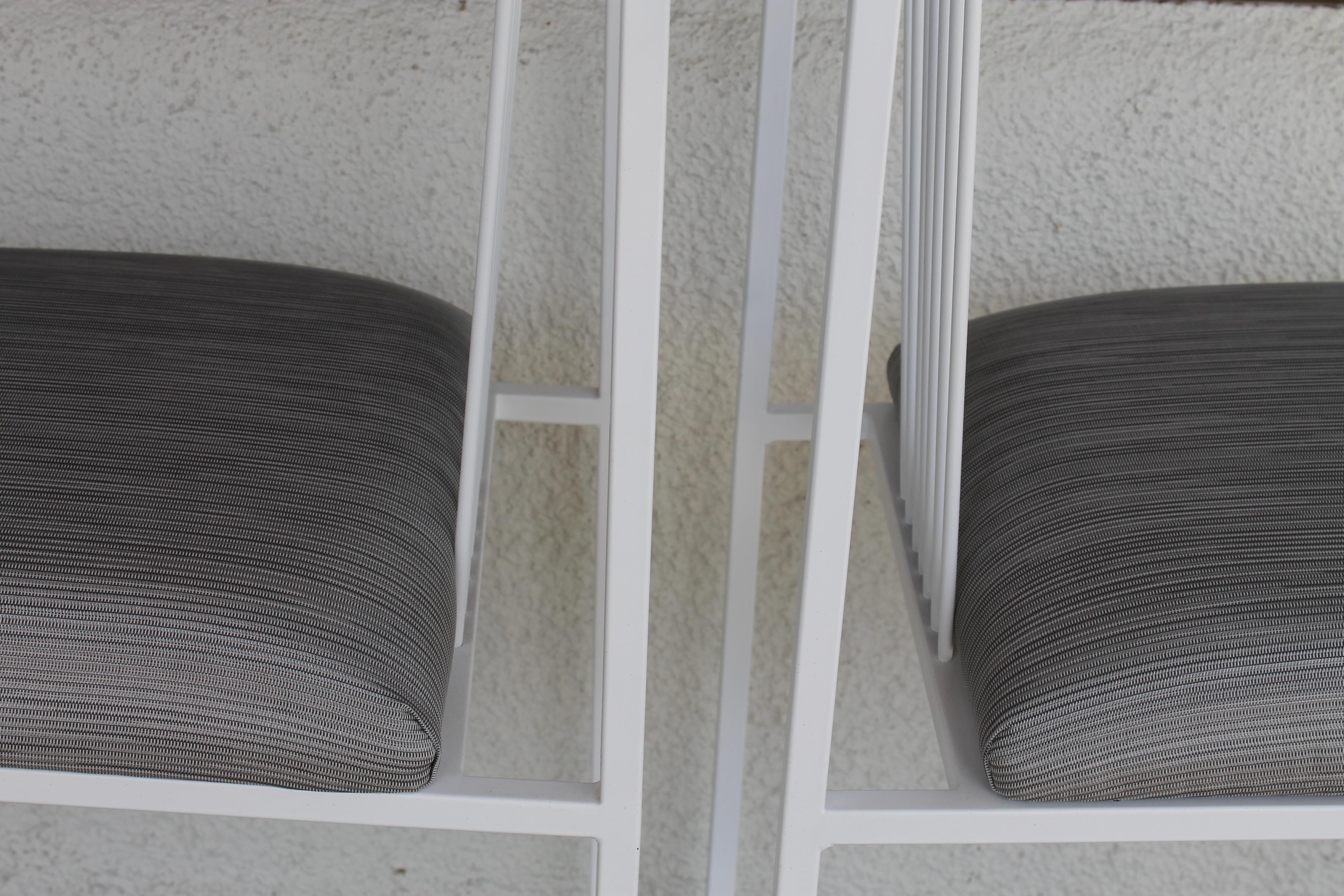 Vier skulpturale Hochlehner-Stühle aus Stahl im Zustand „Gut“ im Angebot in Palm Springs, CA