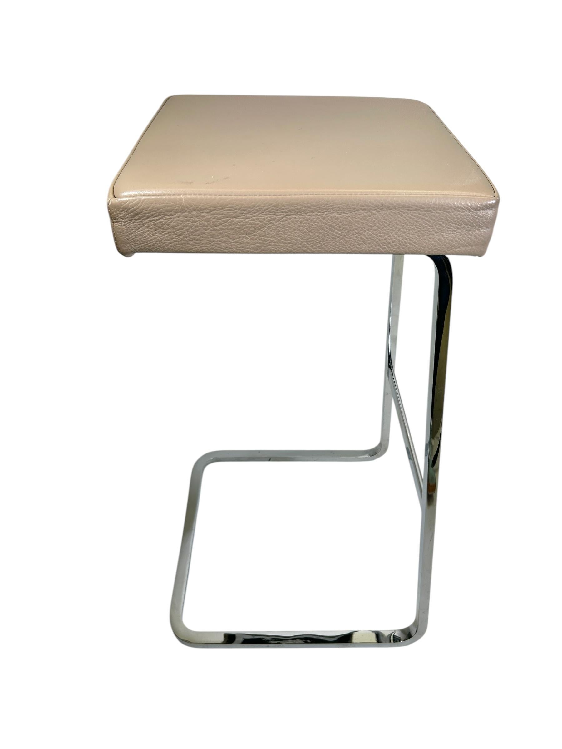 Four Seasons Barhocker von Mies Van Der Rohe für Knoll in Kaffee Leder im Angebot 1
