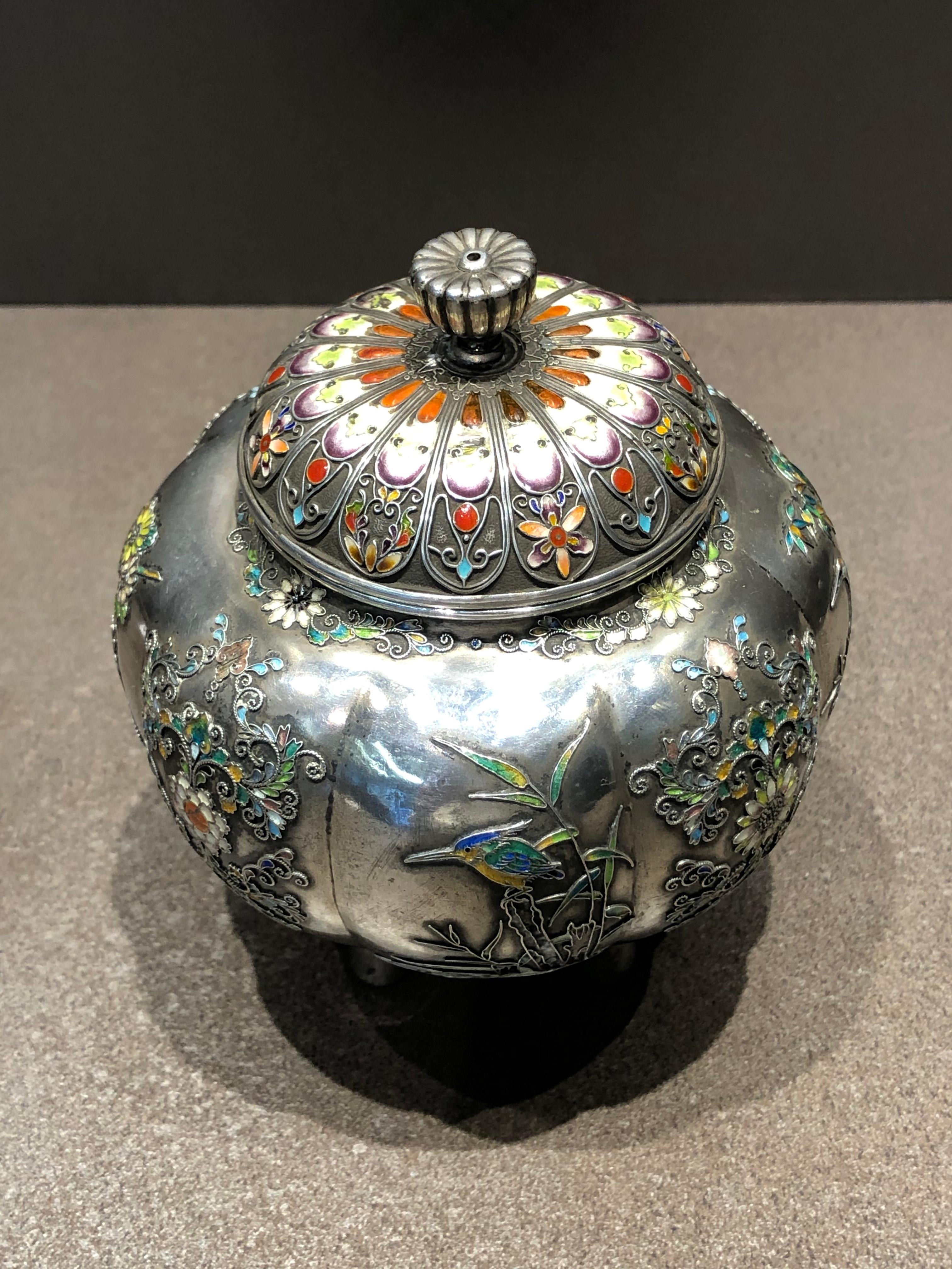 Four Seasons Flower and Birds Enamel Designed Silver Incense Burner, 19C In Good Condition For Sale In Chuo-ku, Tokyo