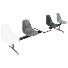 Shell Tandem mit vier Sitzplätzen von Charles & Ray Eames für Herman Miller Vitra