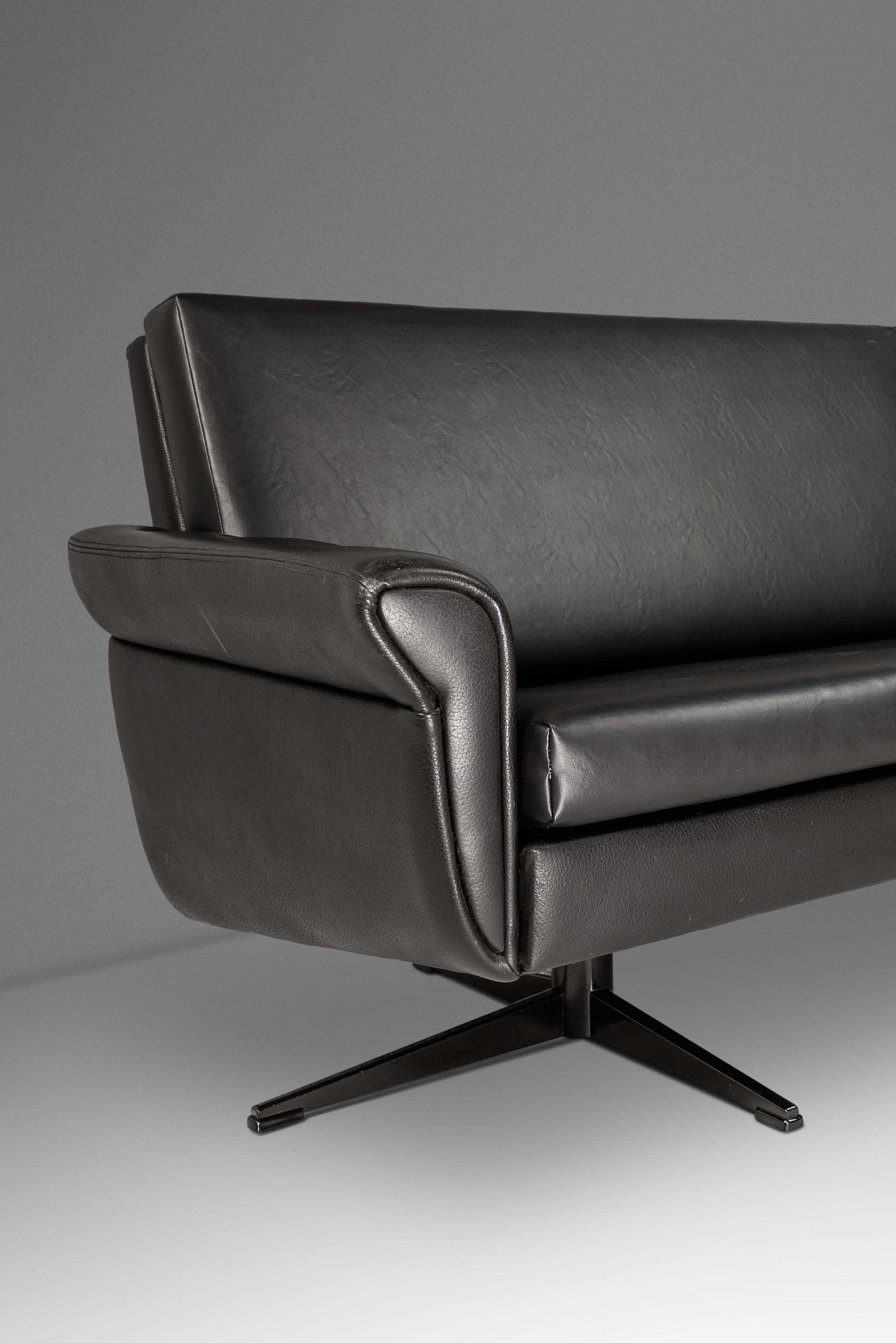 Four-Seat Sofa in Vinyl Attributed to H.W. Klein for Bramin, Denmark, c. 1960s For Sale 10