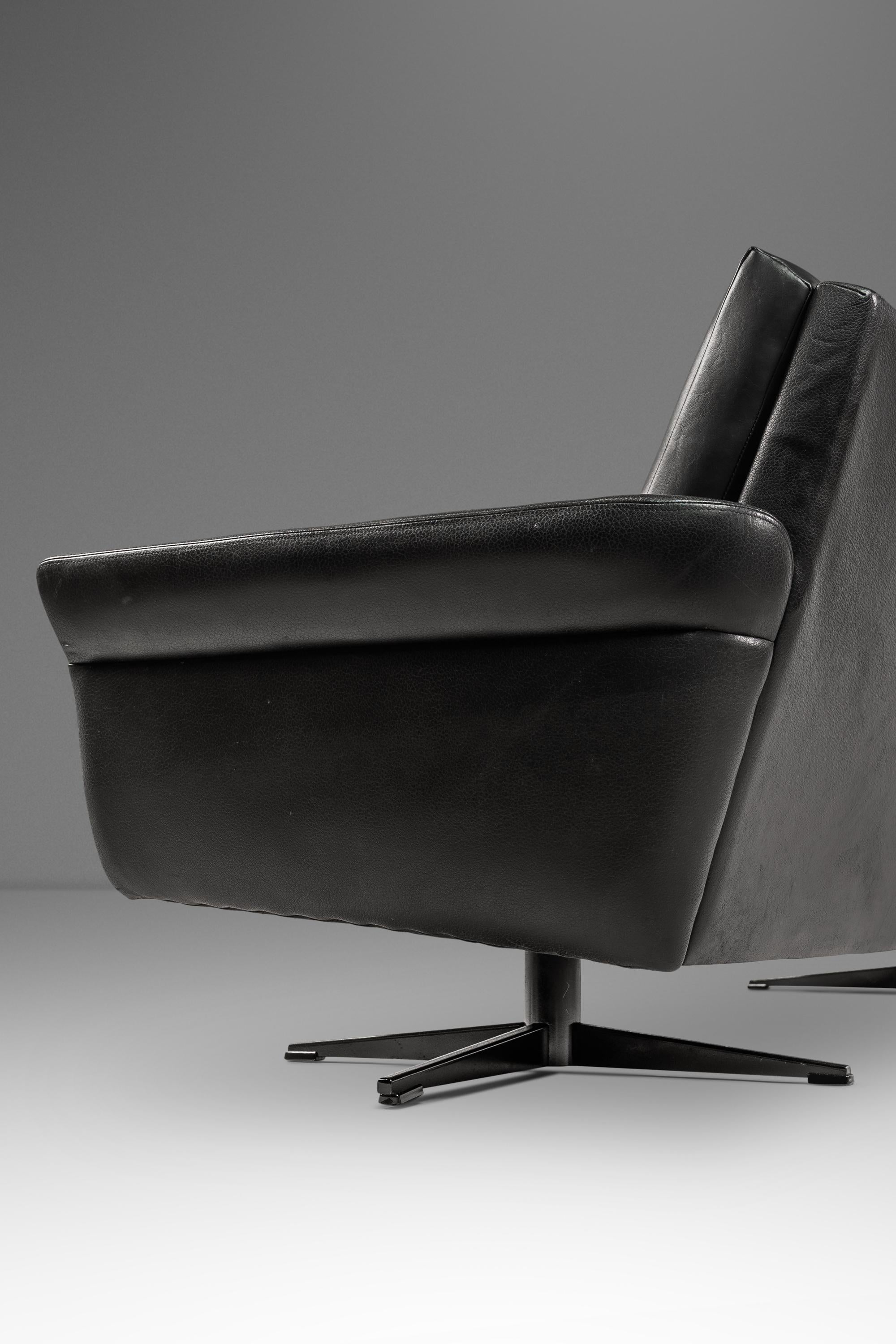 Four-Seat Sofa in Vinyl Attributed to H.W. Klein for Bramin, Denmark, c. 1960s For Sale 13