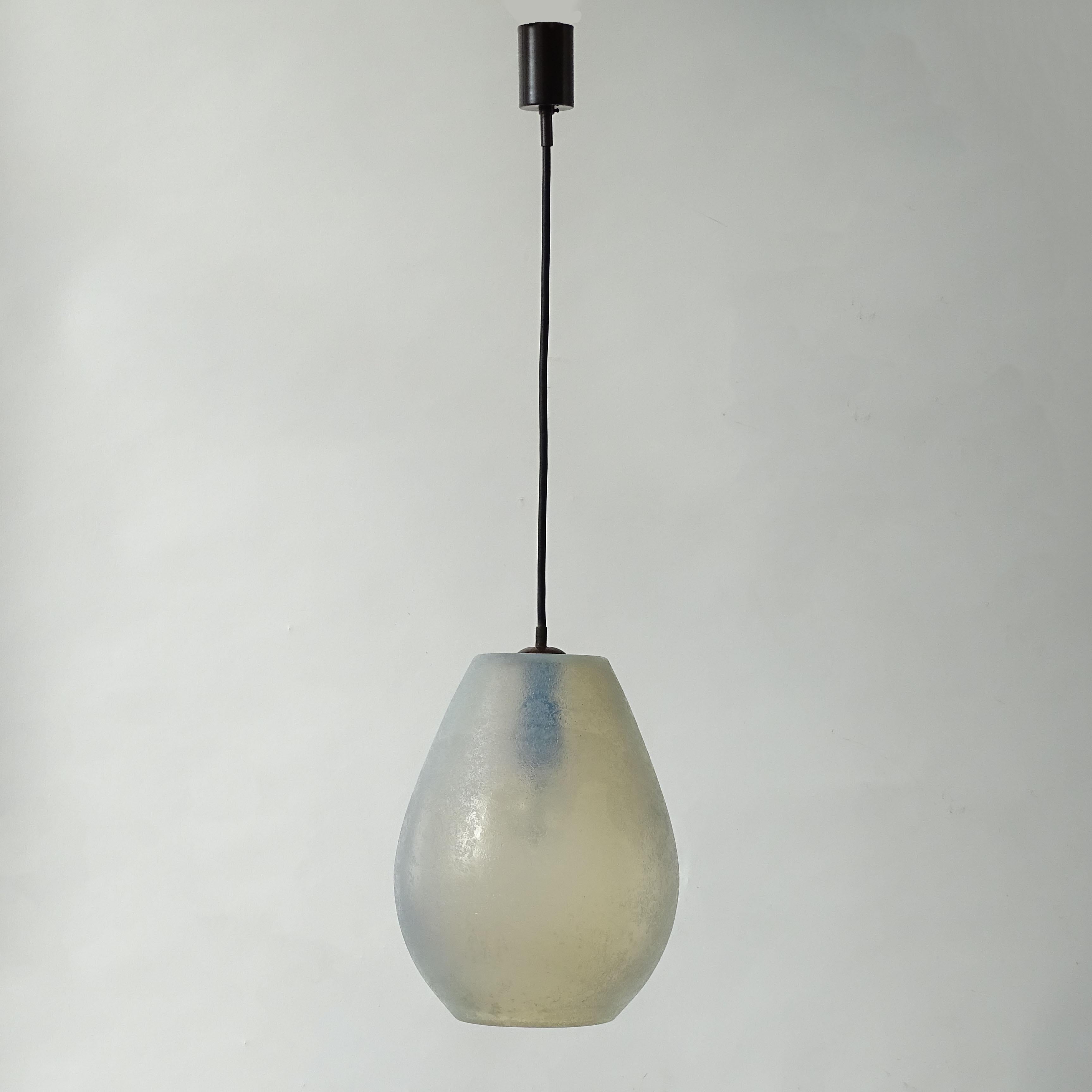 Mid-Century Modern Four Seguso iridescent and corroso Murano glass pendant lamps, Italy 1950s