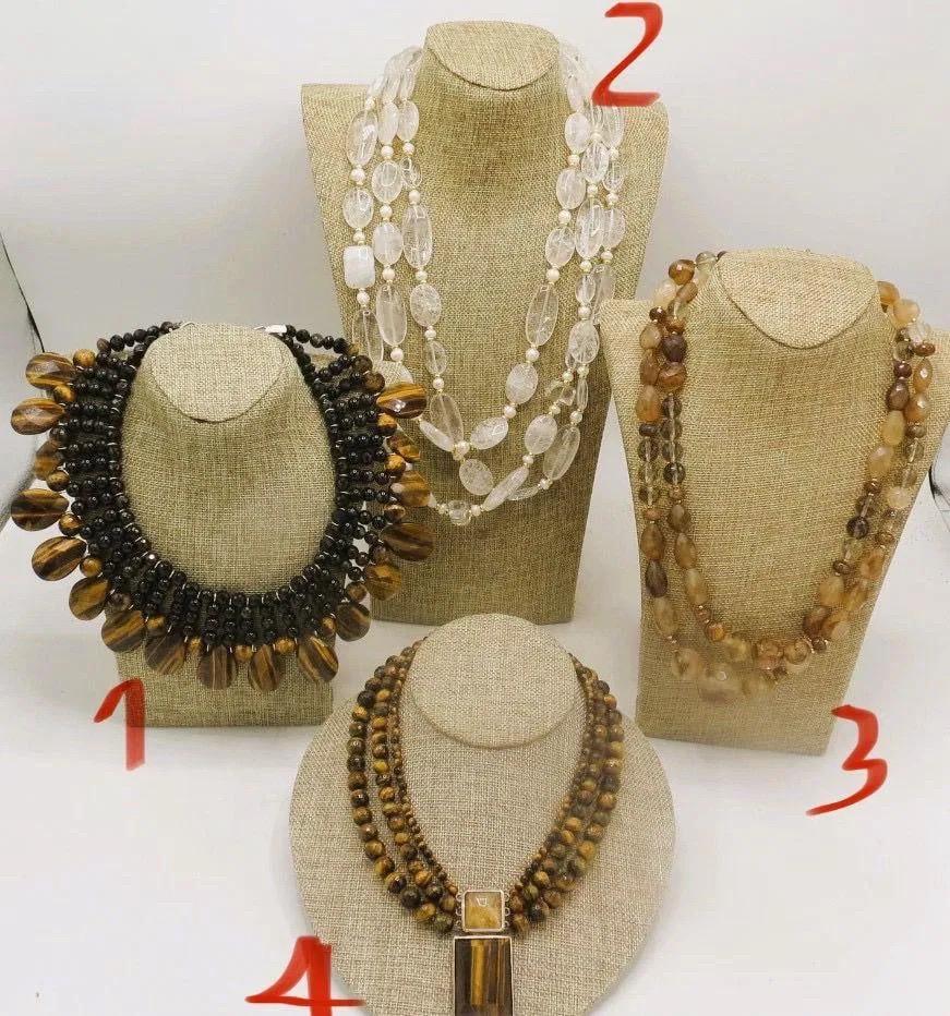 Número 1: Onix y ojo de tigre
Número 2: Cuarzo blanco y perlas de agua dulce de 8 mm
Número 3: Cuarzo citrino y ojo de tigre
Número 4: Ojo de Tigre y Colgante de Citrino y Ojo de Tigre