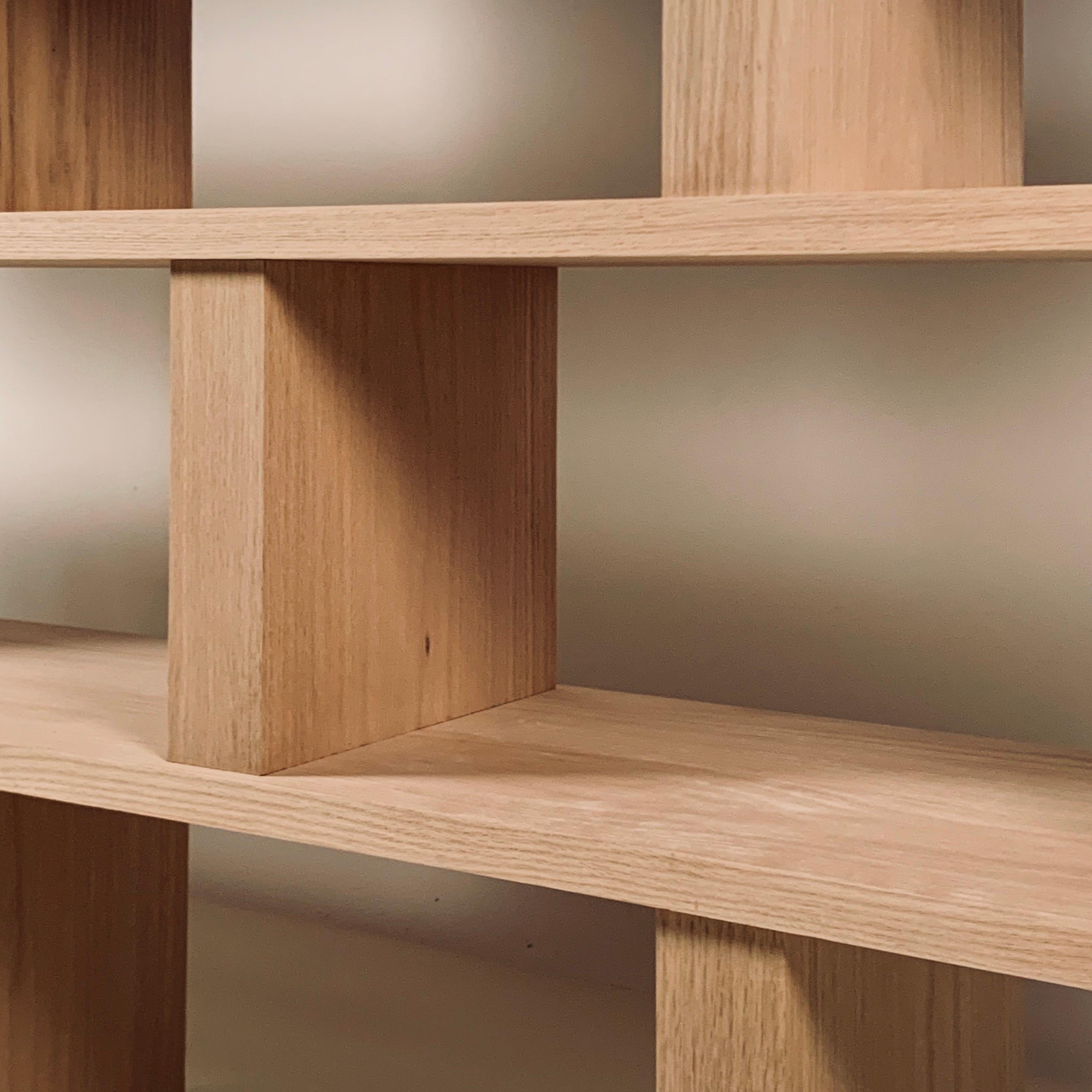 Four Shelves 'Verticale' Polished Oak Shelving Unit For Sale 1