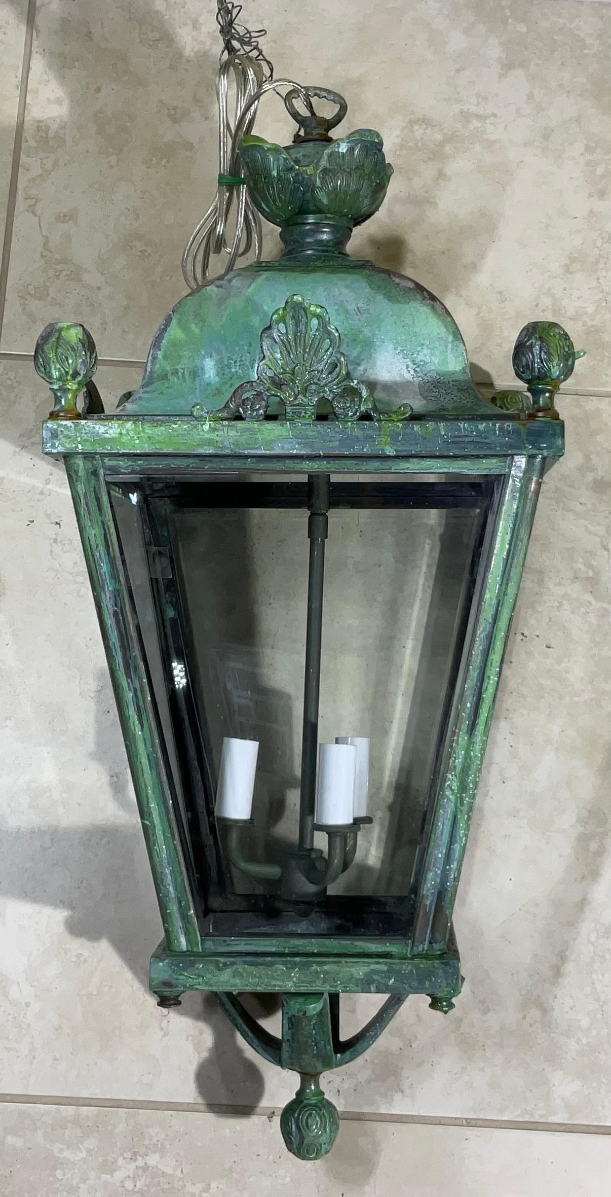 Lanterna a sospensione vintage a quattro lati in ottone e bronzo In condizioni buone in vendita a Delray Beach, FL