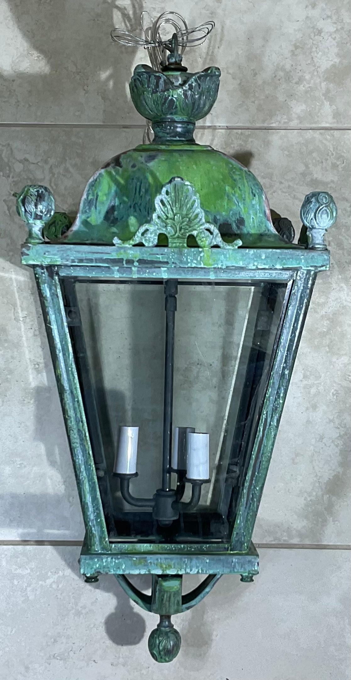 20ième siècle Lanterne suspendue vintage à quatre côtés en laiton et bronze