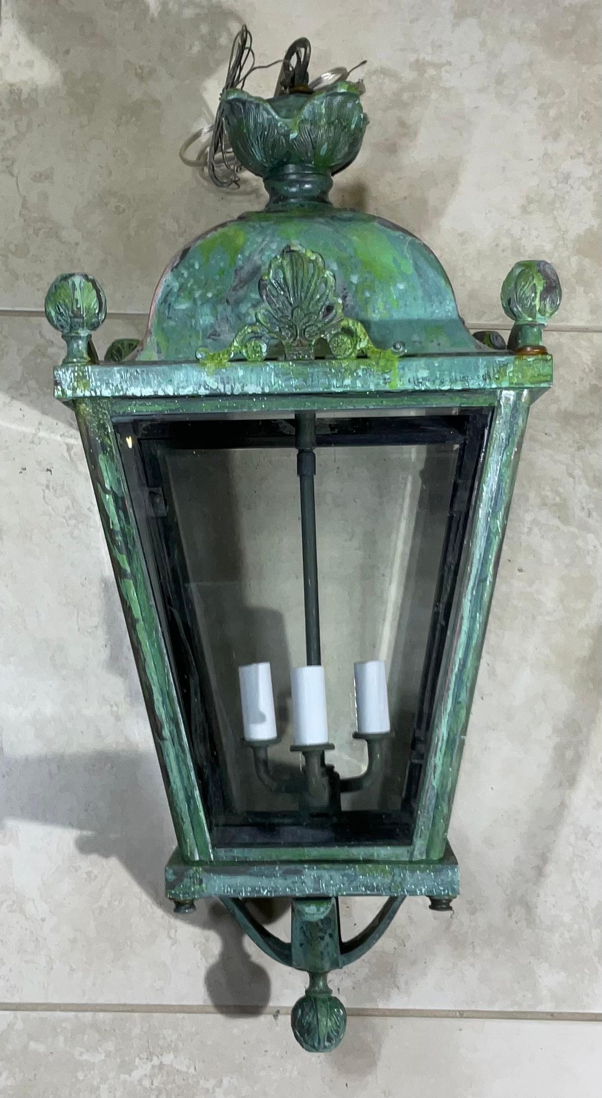 XX secolo Lanterna a sospensione vintage a quattro lati in ottone e bronzo in vendita