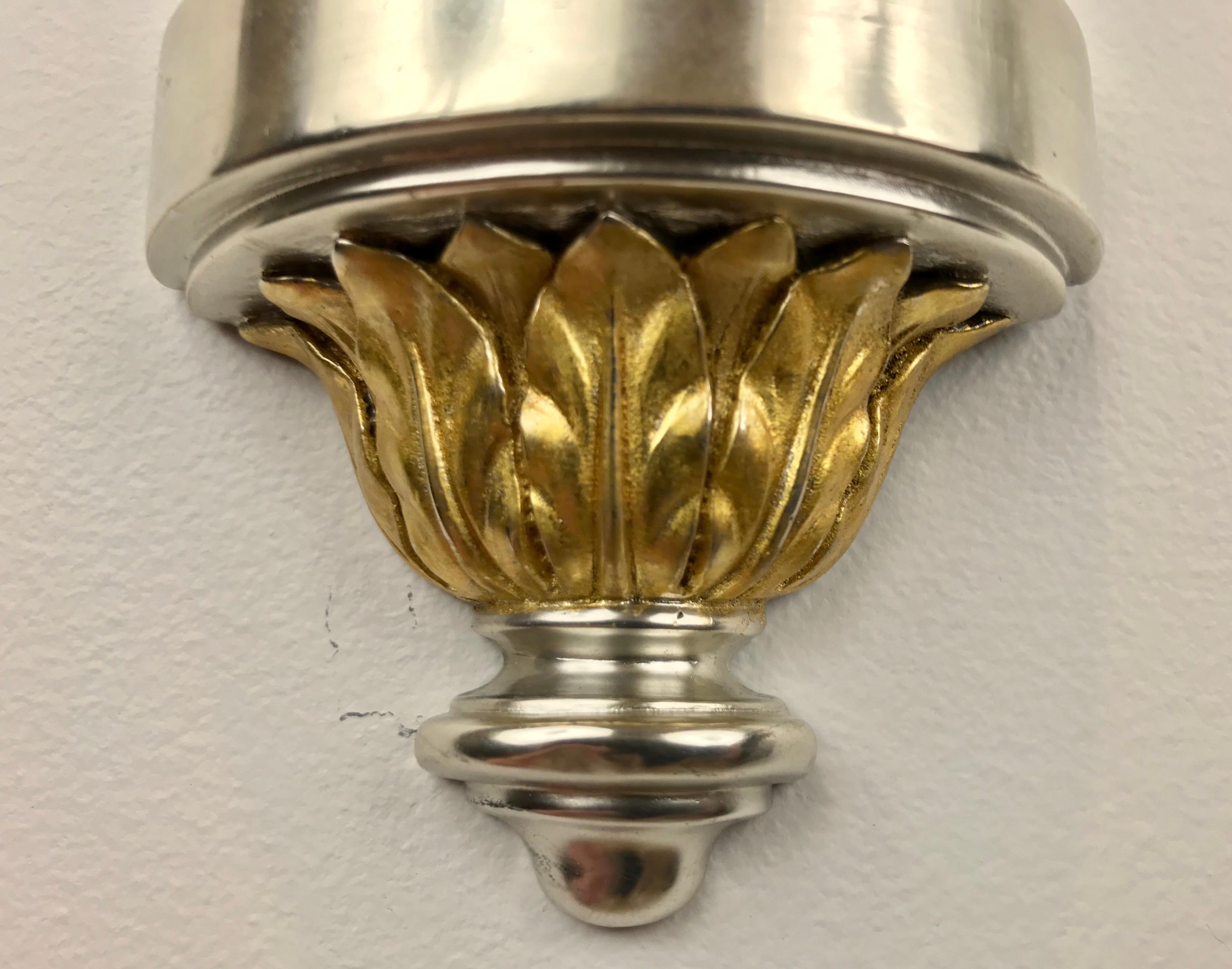  Vier Wandleuchter aus Silber und vergoldeter Bronze mit grünen Kristall-Akzenten von Caldwell im Angebot 4