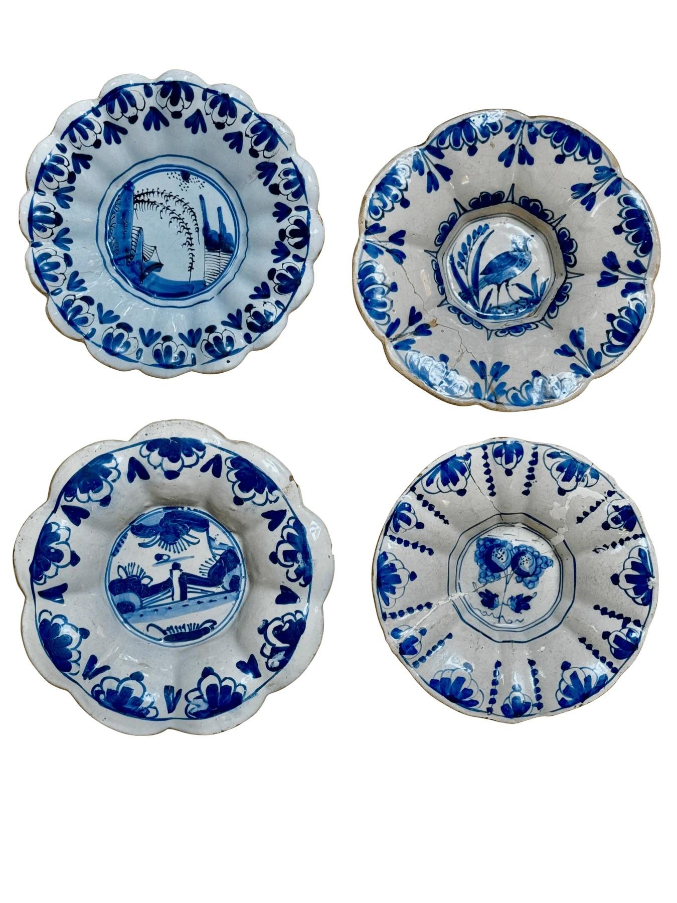 Quatre plats lobés en faïence anglaise, vers 1700.  Exemples de Londres. 8- 8 7/8