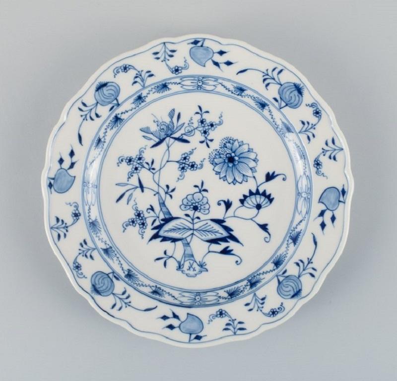 Four small antique Meissen Blue Onion lunch plates in hand-painted porcelain.
Early 20th century.
Measurements: D 20.0 cm. x H 3.0 cm.
Marked.
First factory quality.