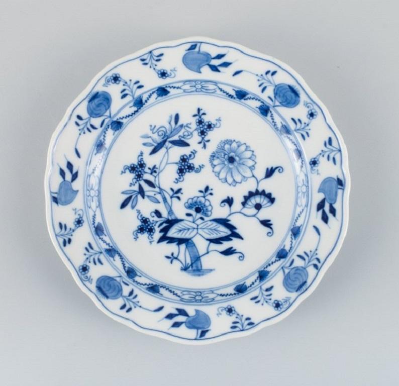 20th Century Four Small Antique Meissen Blue Onion Lunch Plates in Hand-Painted Porcelain For Sale