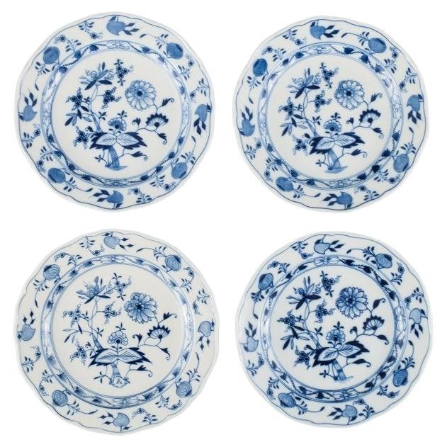 Quatre petites assiettes de déjeuner anciennes de Meissen en porcelaine bleue peinte à la main