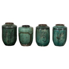 Quatre pots en céramique ancienne vertes, vendus chacun