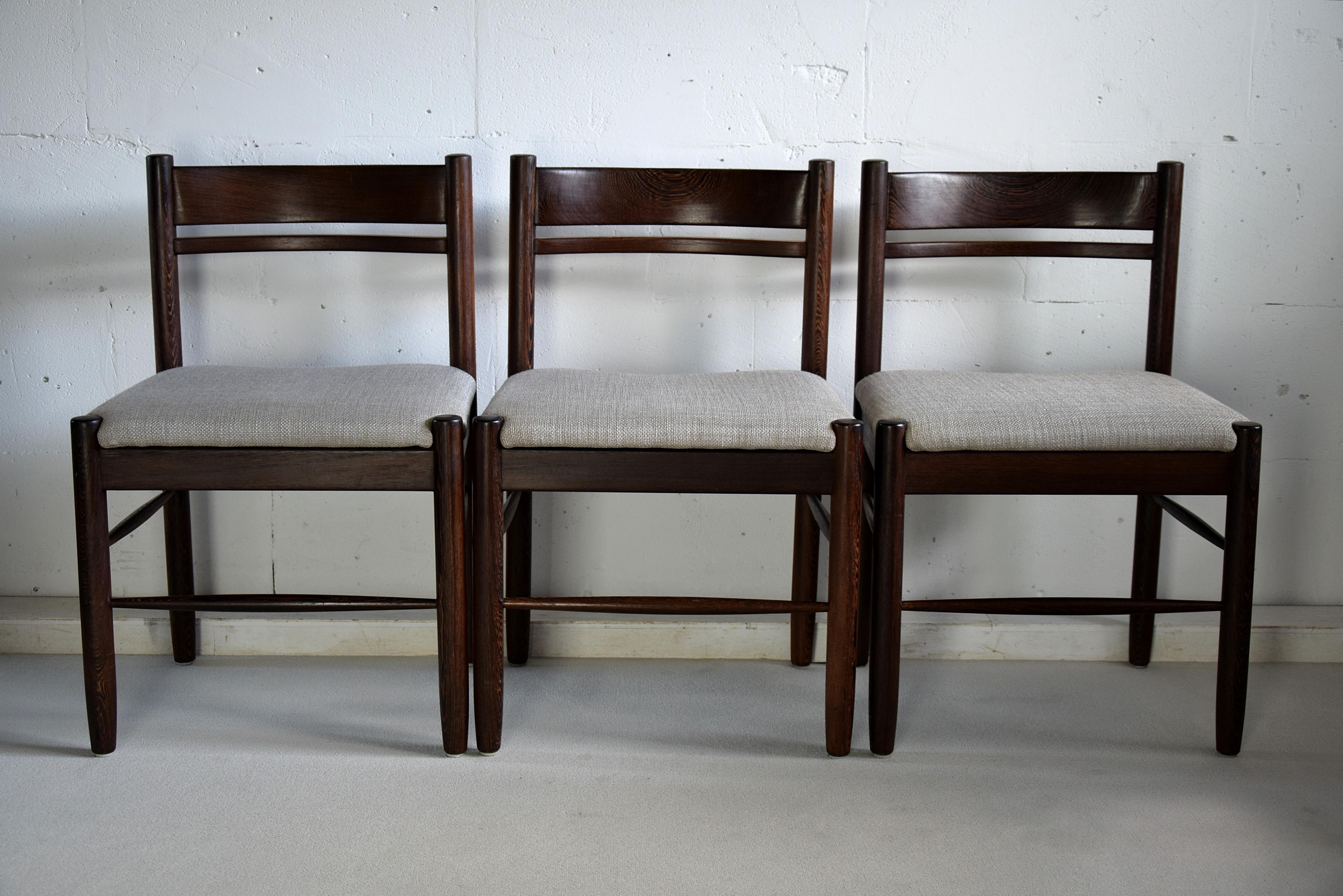 Four Solid Mid-Century Modern Wengé Dining Chairs For Sale 6