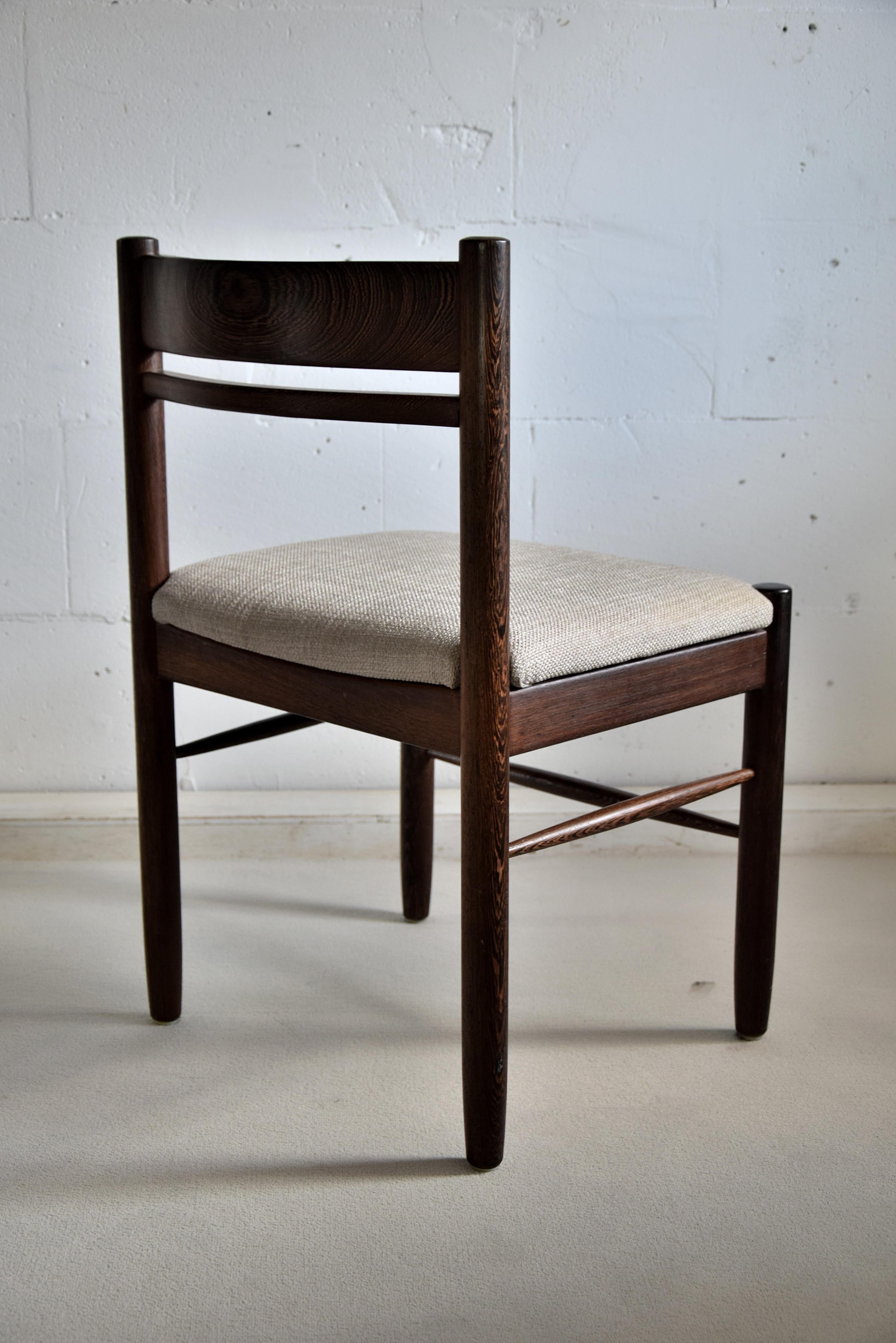 Four Solid Mid-Century Modern Wengé Dining Chairs For Sale 3