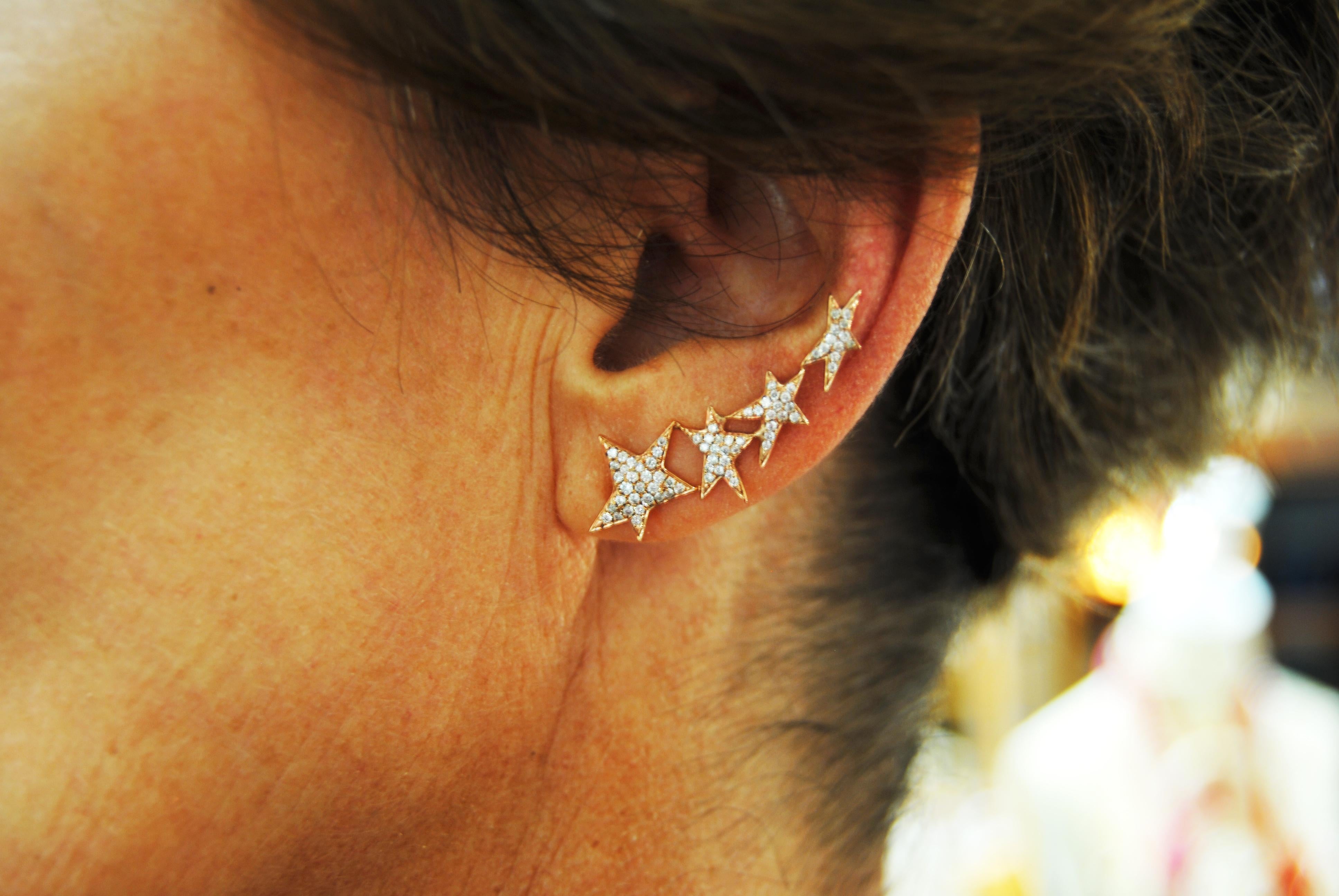 Boucles d'oreilles manchette à quatre étoiles en or rose 18 carats et diamants en vente 1