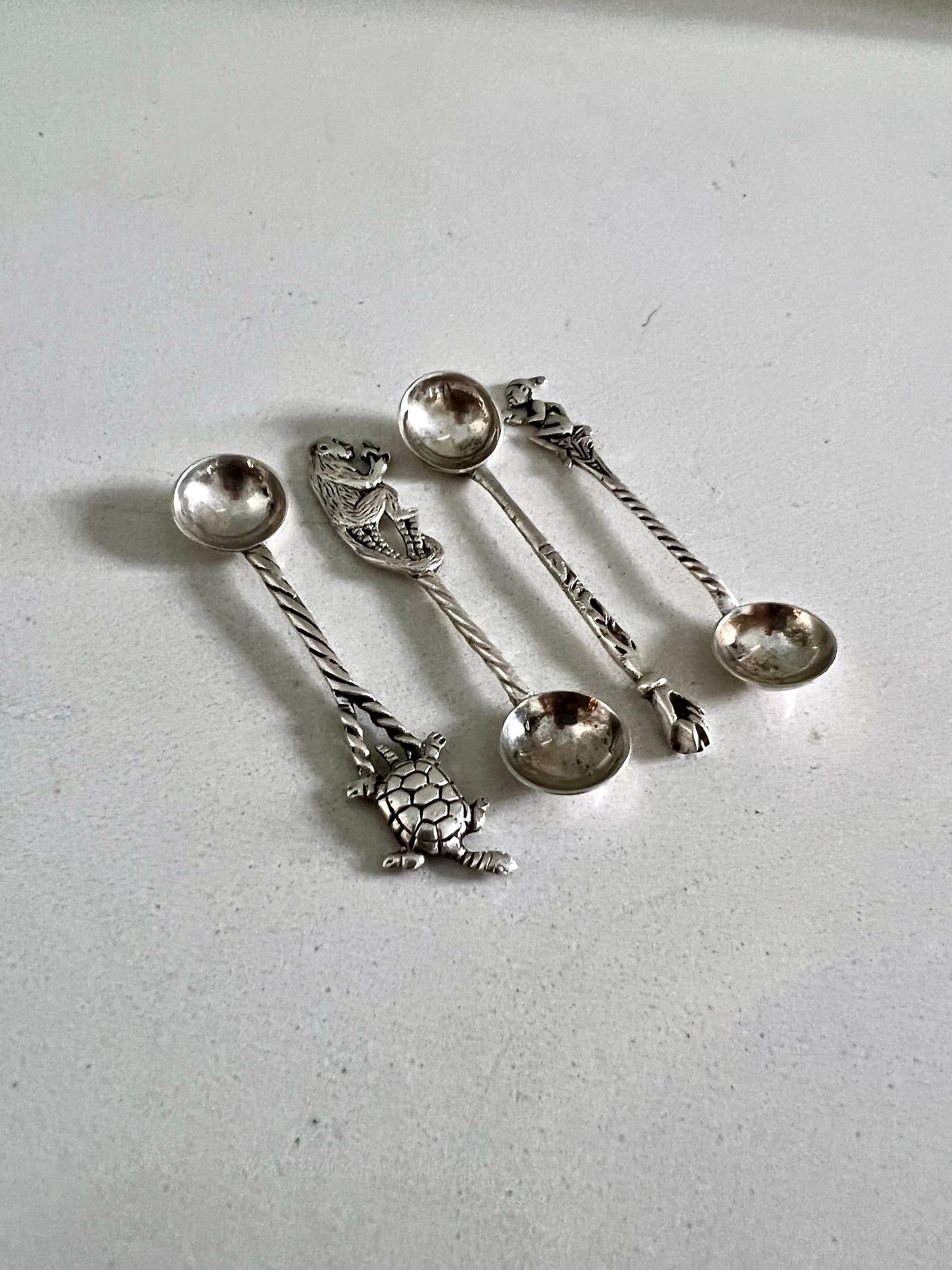 Four Sterling Silver Sugar or Salt Spoons In Good Condition In Los Angeles, CA