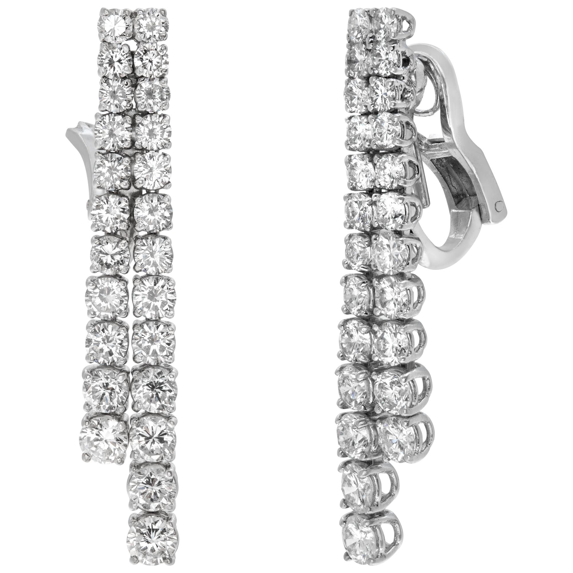 Ensemble collier et boucles d'oreilles pendantes en or blanc 18 carats avec diamants drapés à quatre brins en vente 1