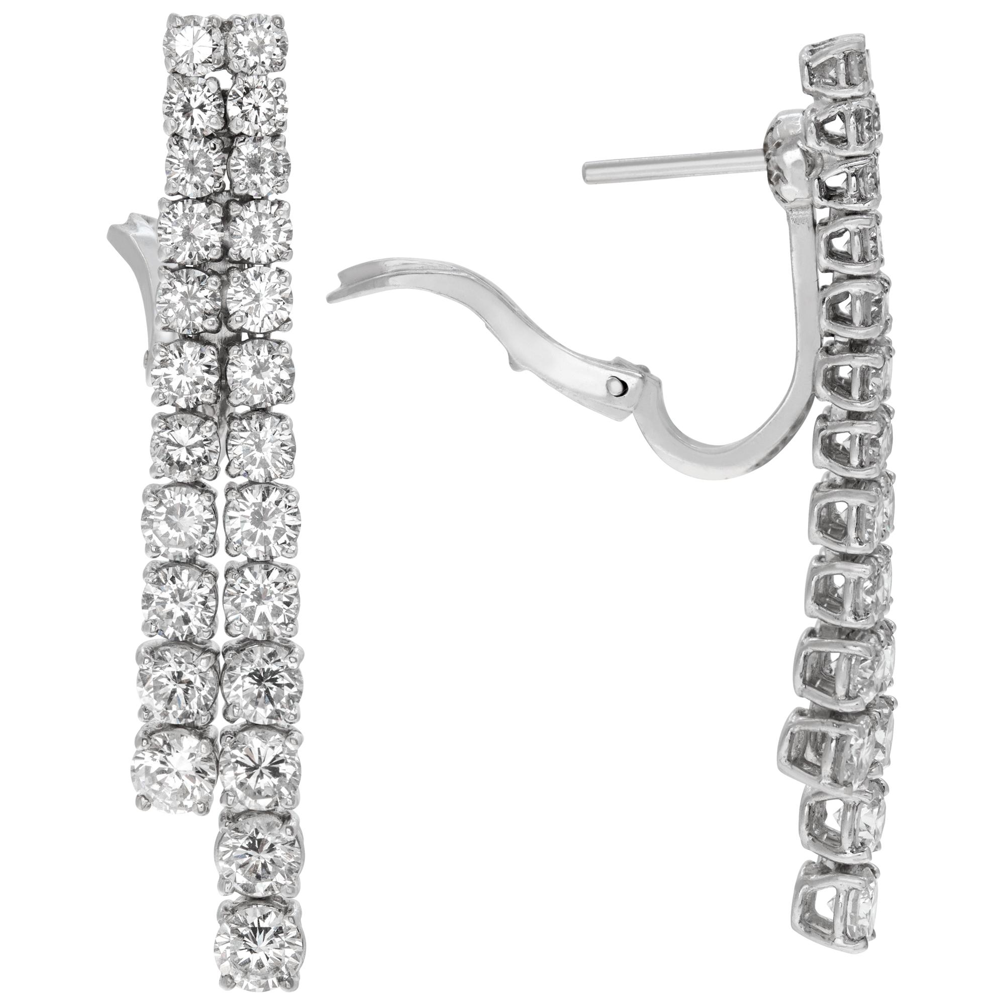 Ensemble collier et boucles d'oreilles pendantes en or blanc 18 carats avec diamants drapés à quatre brins en vente 2