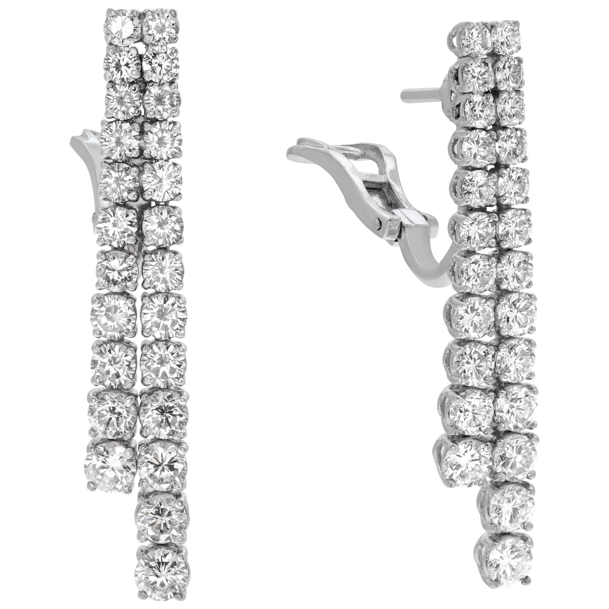 Ensemble collier et boucles d'oreilles pendantes en or blanc 18 carats avec diamants drapés à quatre brins en vente 3
