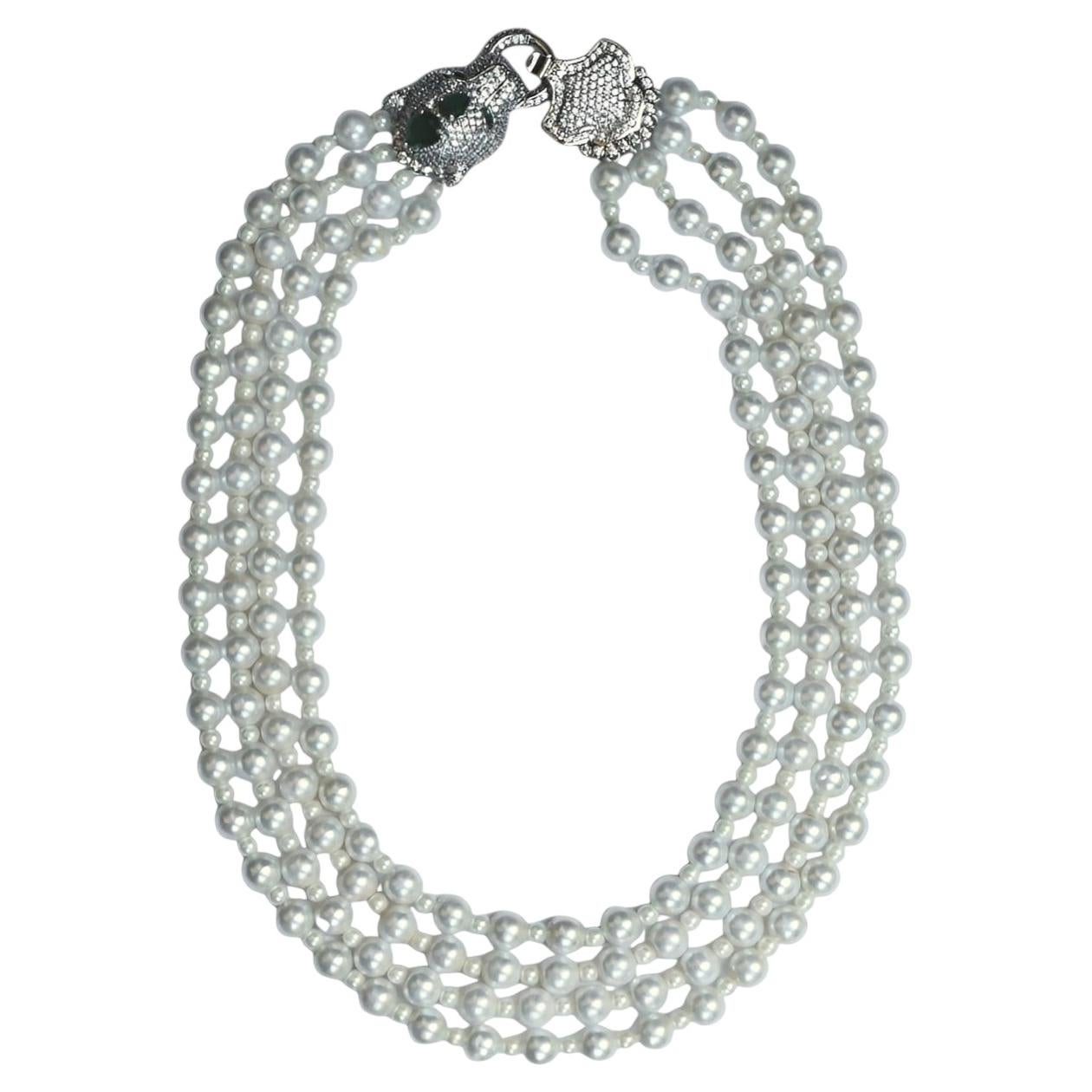 Collar de cuatro vueltas de perlas de imitación con cierre de pantera pavé bañado en plata