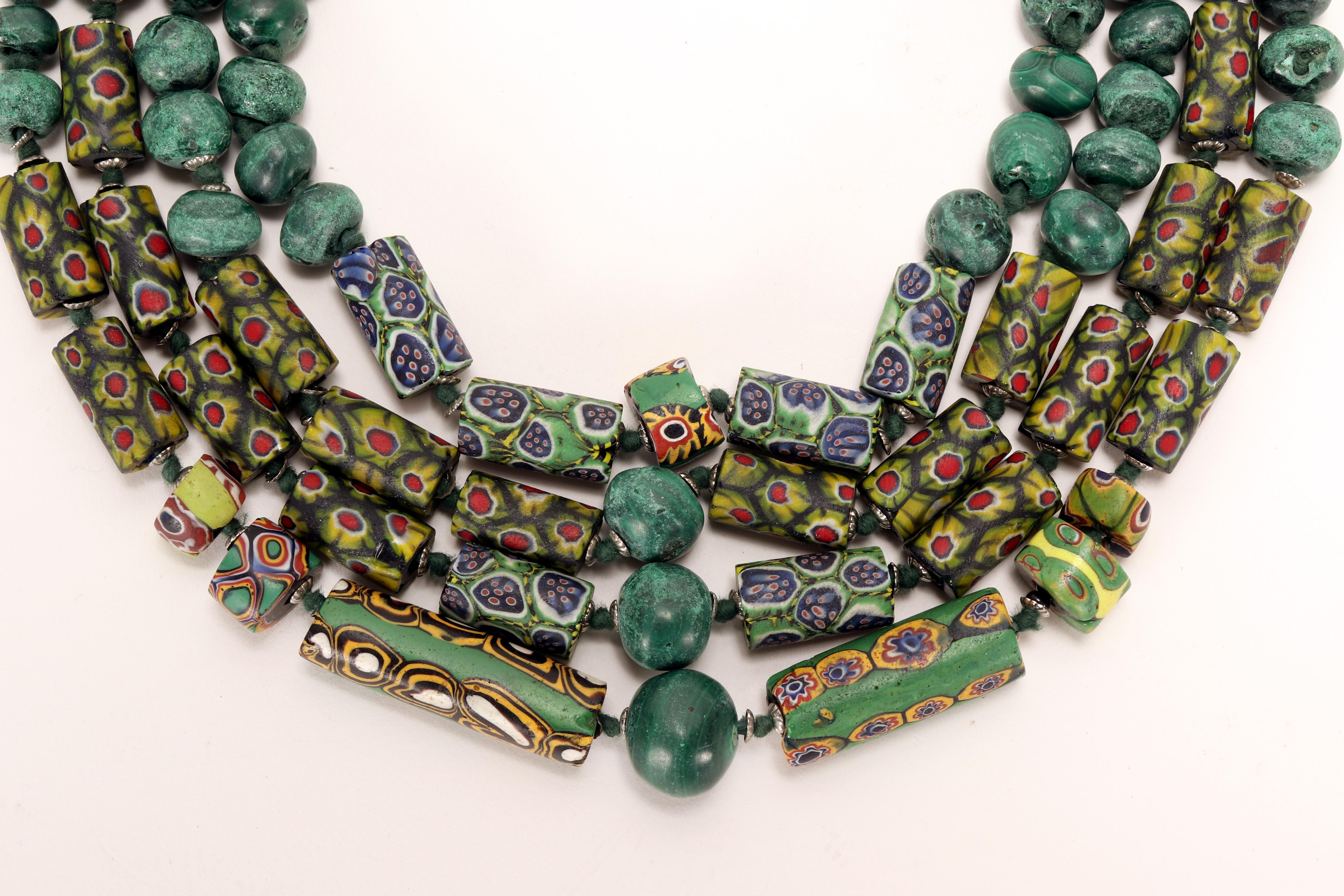 Four-strand malachite necklace with Venetian millefiori beads. Italy, 1960. Bon état - En vente à Milan, IT