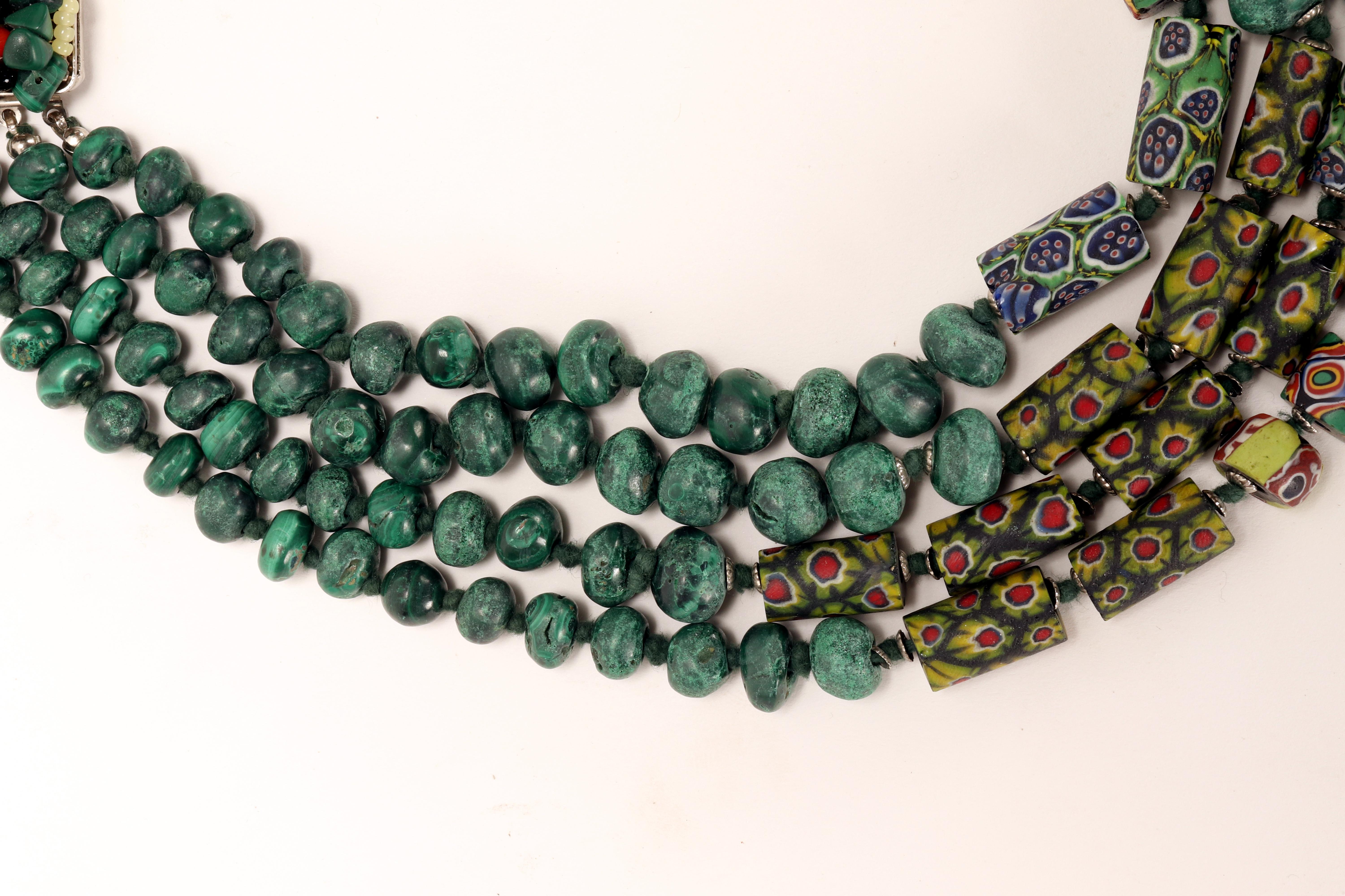 20ième siècle Four-strand malachite necklace with Venetian millefiori beads. Italy, 1960. en vente
