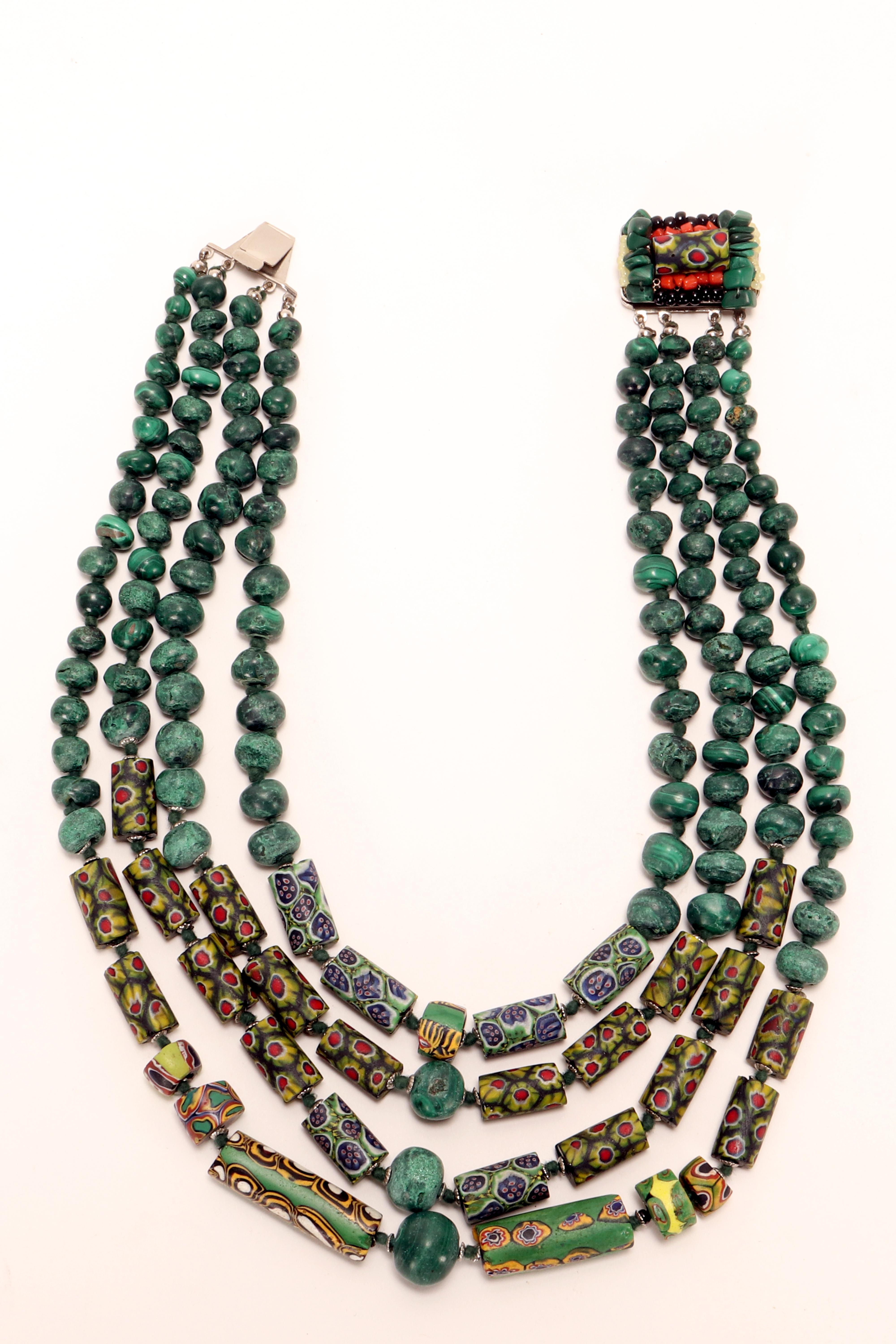 Four-strand malachite necklace with Venetian millefiori beads. Italy, 1960. en vente 1