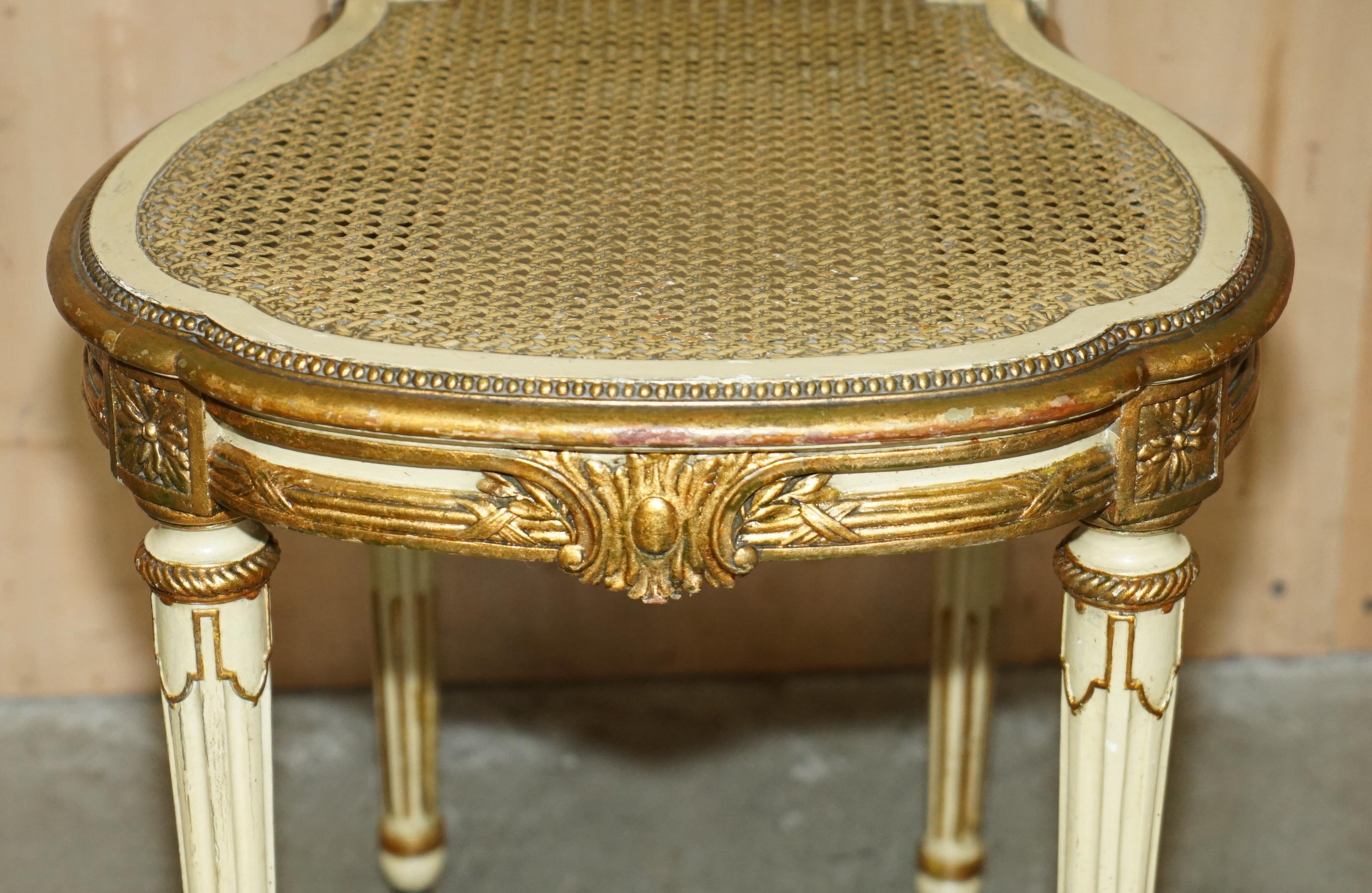VIER AUSSERGEWÖHNLICHE LOUIS XVI. FRANZÖSISCH GILTWOOD DOPPELKÖNIGLICHE BERGERE SIiDE STÜHLE im Angebot 2