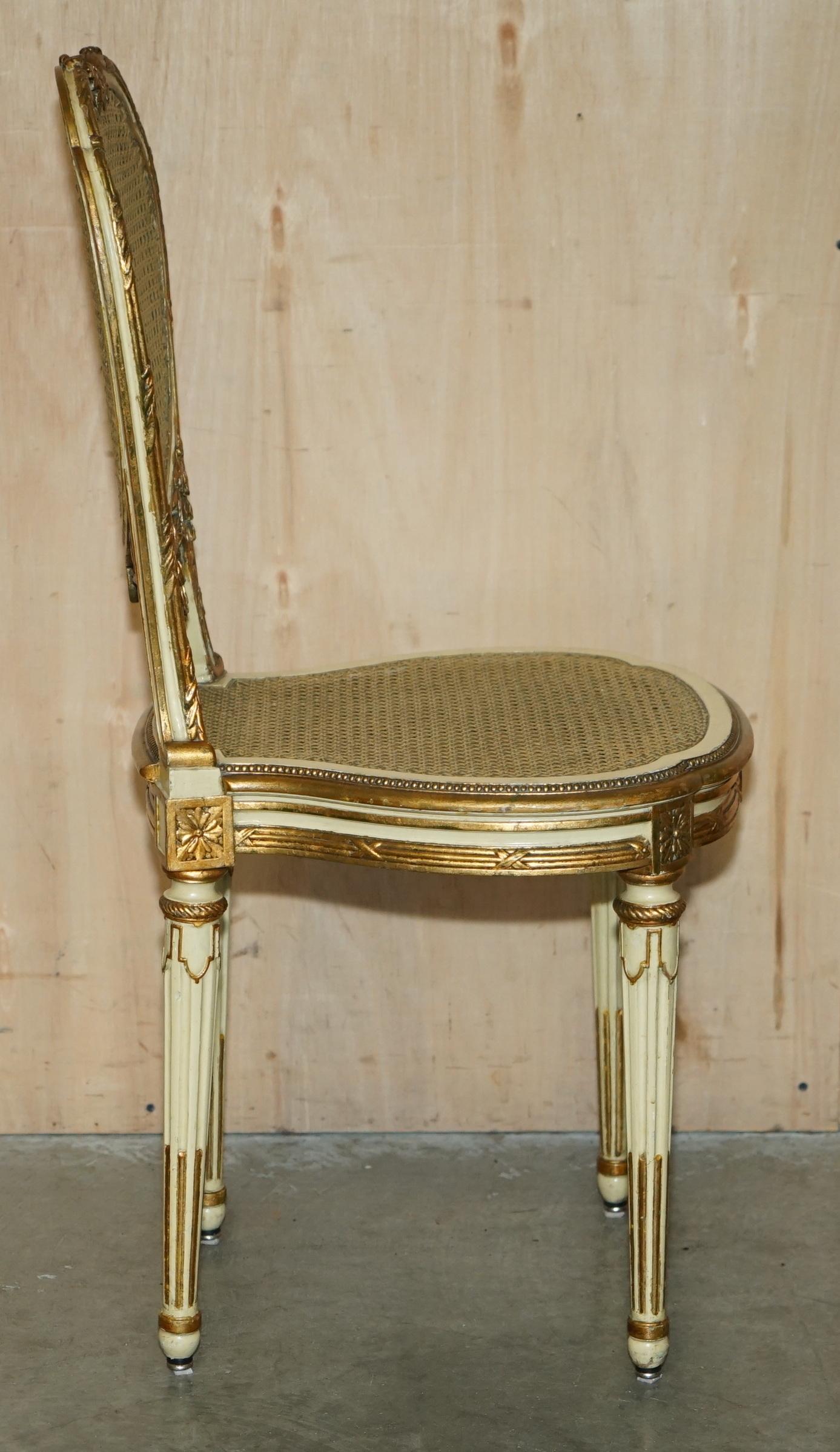 VIER AUSSERGEWÖHNLICHE LOUIS XVI. FRANZÖSISCH GILTWOOD DOPPELKÖNIGLICHE BERGERE SIiDE STÜHLE im Angebot 3