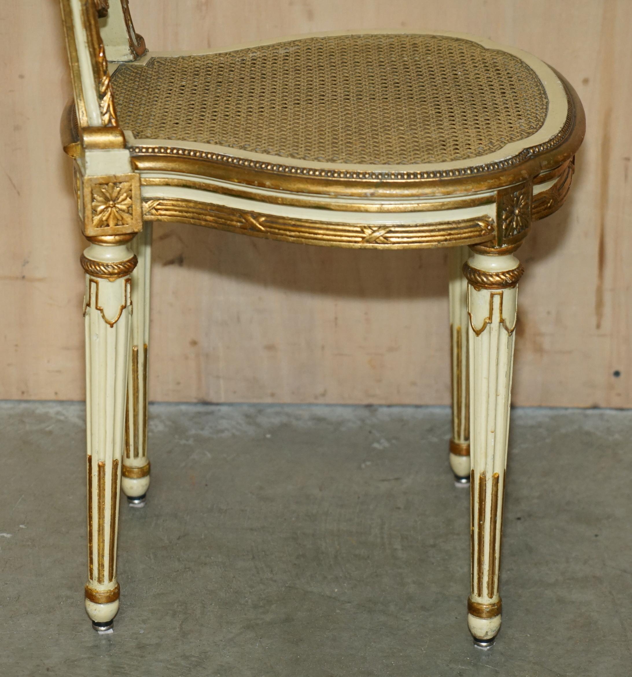 VIER AUSSERGEWÖHNLICHE LOUIS XVI. FRANZÖSISCH GILTWOOD DOPPELKÖNIGLICHE BERGERE SIiDE STÜHLE im Angebot 4