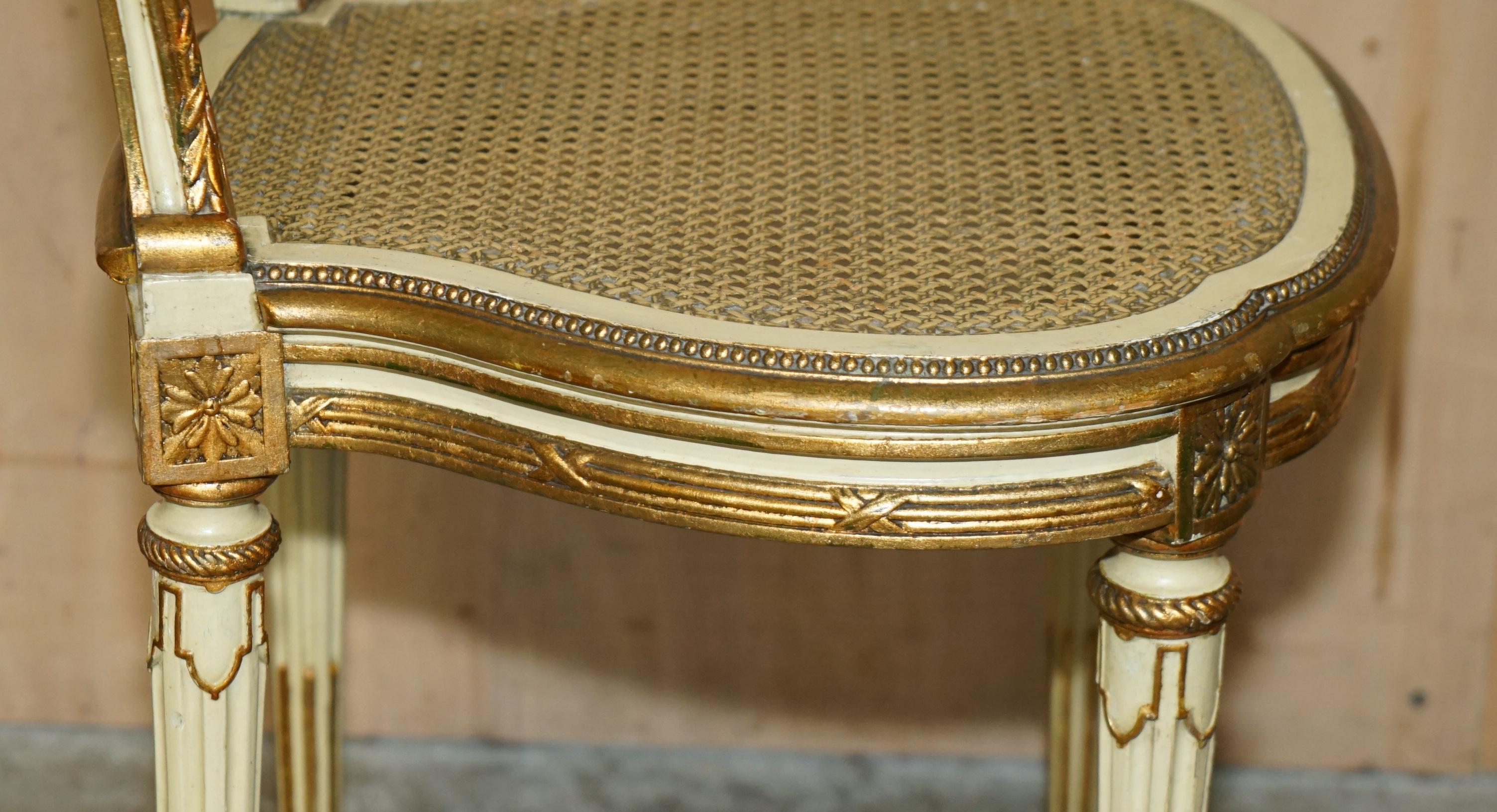 VIER AUSSERGEWÖHNLICHE LOUIS XVI. FRANZÖSISCH GILTWOOD DOPPELKÖNIGLICHE BERGERE SIiDE STÜHLE im Angebot 5