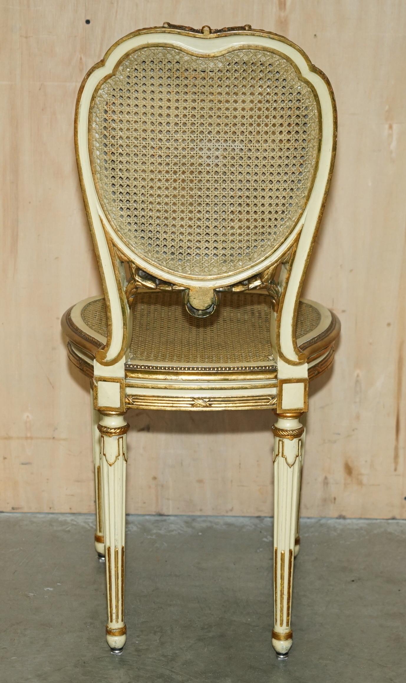 VIER AUSSERGEWÖHNLICHE LOUIS XVI. FRANZÖSISCH GILTWOOD DOPPELKÖNIGLICHE BERGERE SIiDE STÜHLE im Angebot 6