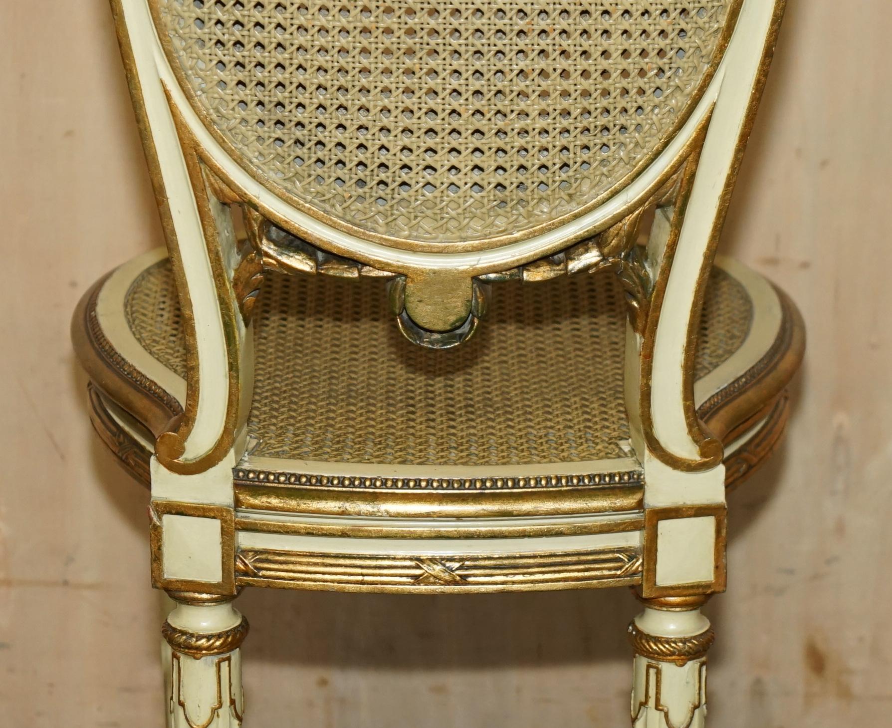 VIER AUSSERGEWÖHNLICHE LOUIS XVI. FRANZÖSISCH GILTWOOD DOPPELKÖNIGLICHE BERGERE SIiDE STÜHLE im Angebot 7