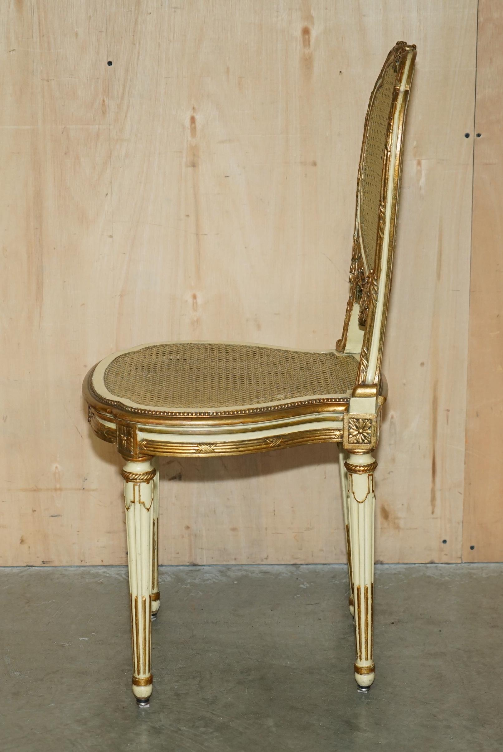 VIER AUSSERGEWÖHNLICHE LOUIS XVI. FRANZÖSISCH GILTWOOD DOPPELKÖNIGLICHE BERGERE SIiDE STÜHLE im Angebot 8