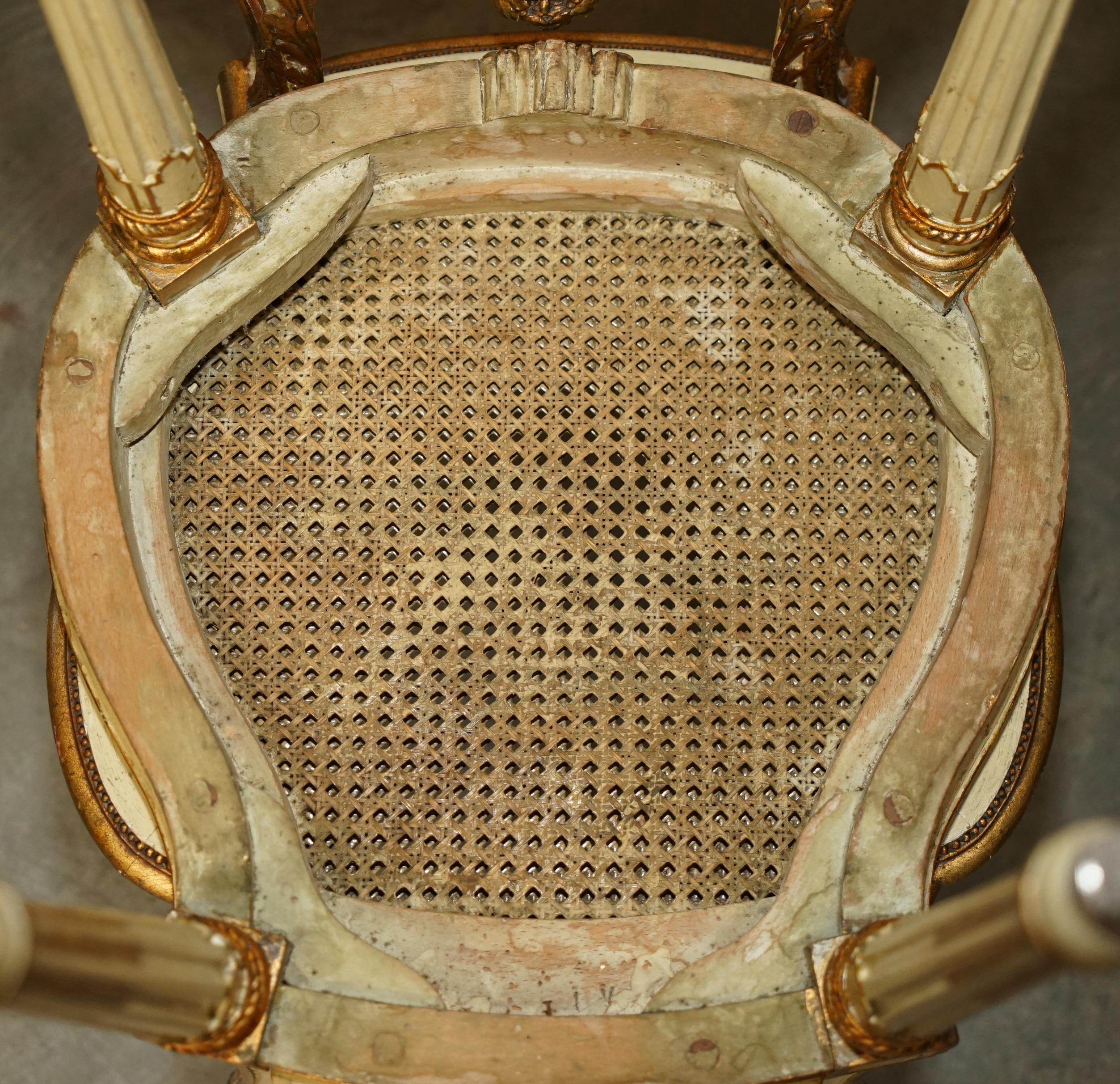 VIER AUSSERGEWÖHNLICHE LOUIS XVI. FRANZÖSISCH GILTWOOD DOPPELKÖNIGLICHE BERGERE SIiDE STÜHLE im Angebot 9