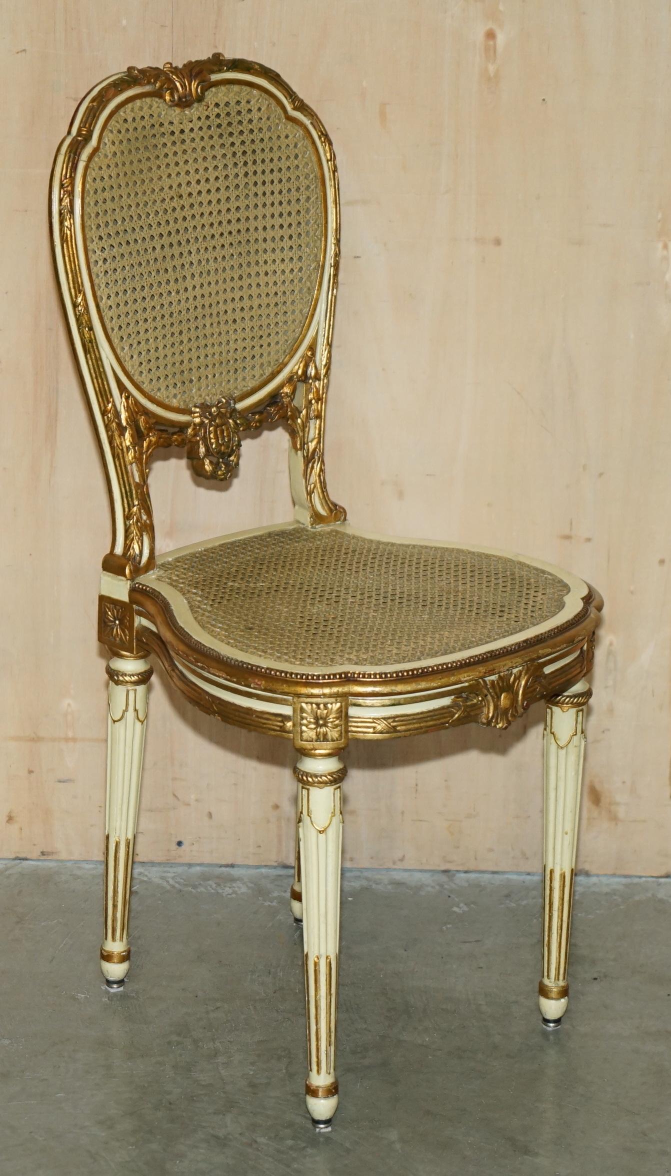 VIER AUSSERGEWÖHNLICHE LOUIS XVI. FRANZÖSISCH GILTWOOD DOPPELKÖNIGLICHE BERGERE SIiDE STÜHLE im Angebot 10