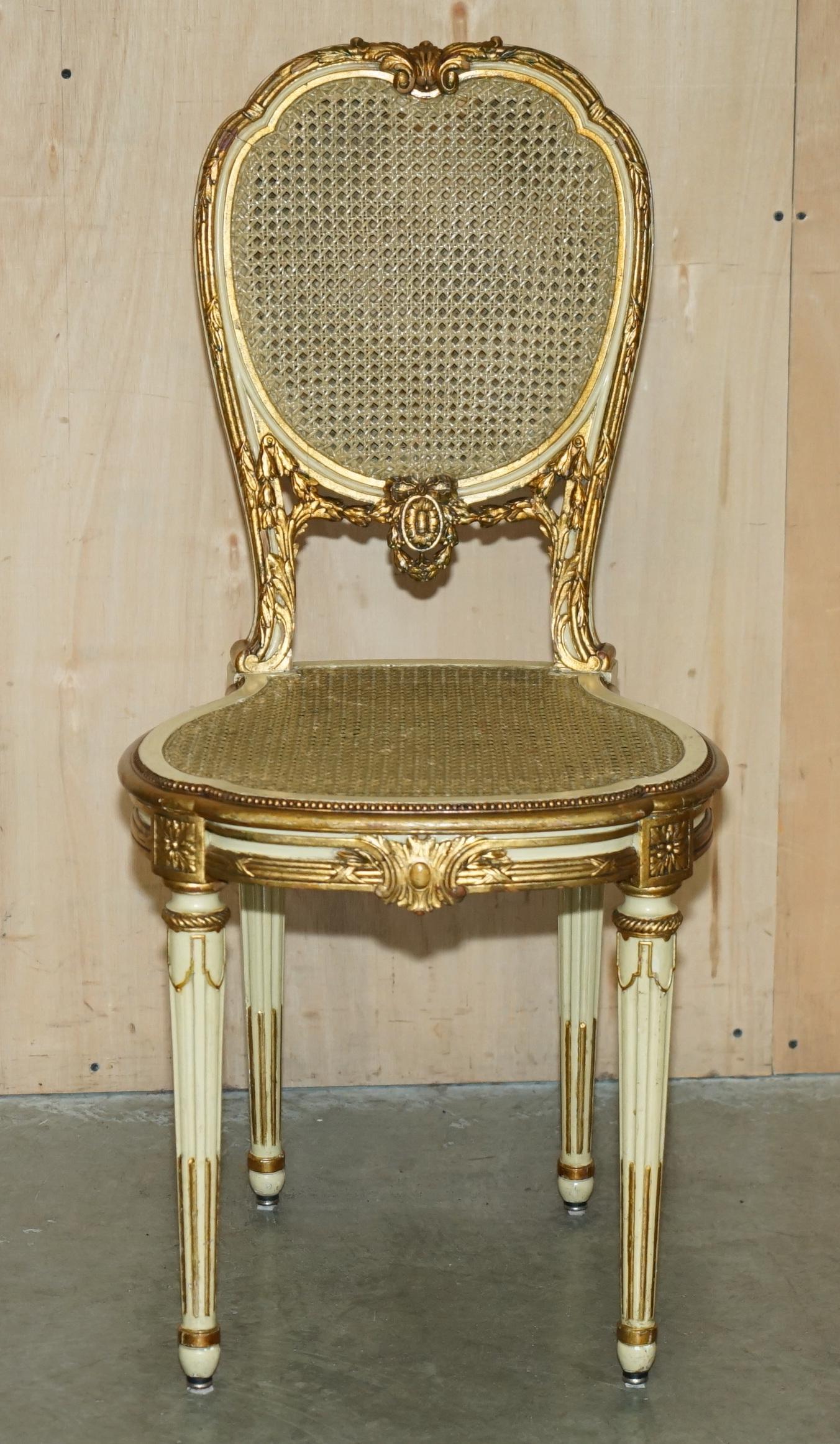 VIER AUSSERGEWÖHNLICHE LOUIS XVI. FRANZÖSISCH GILTWOOD DOPPELKÖNIGLICHE BERGERE SIiDE STÜHLE im Angebot 11
